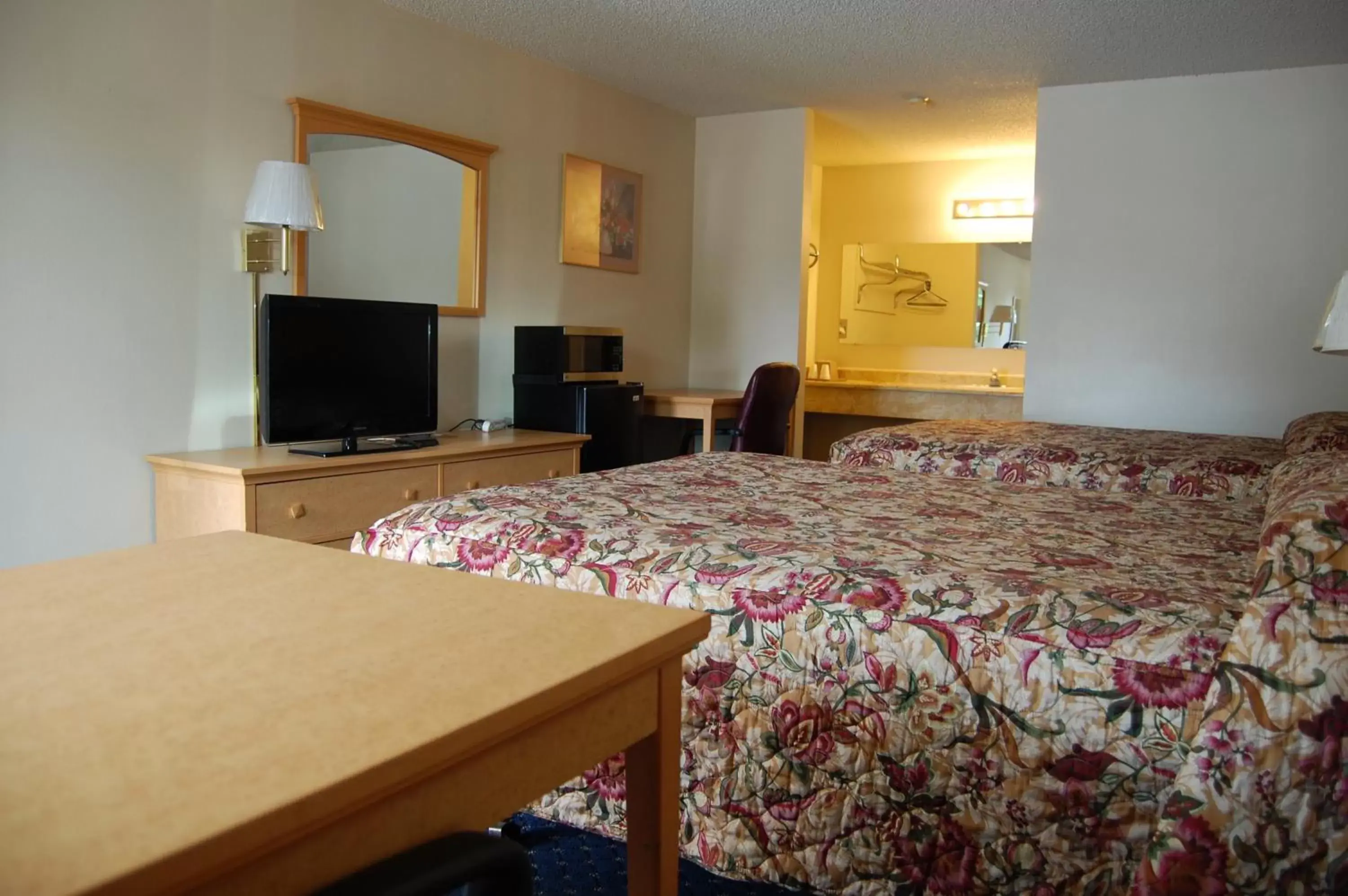 Photo of the whole room, Room Photo in Western Inn Lakewood