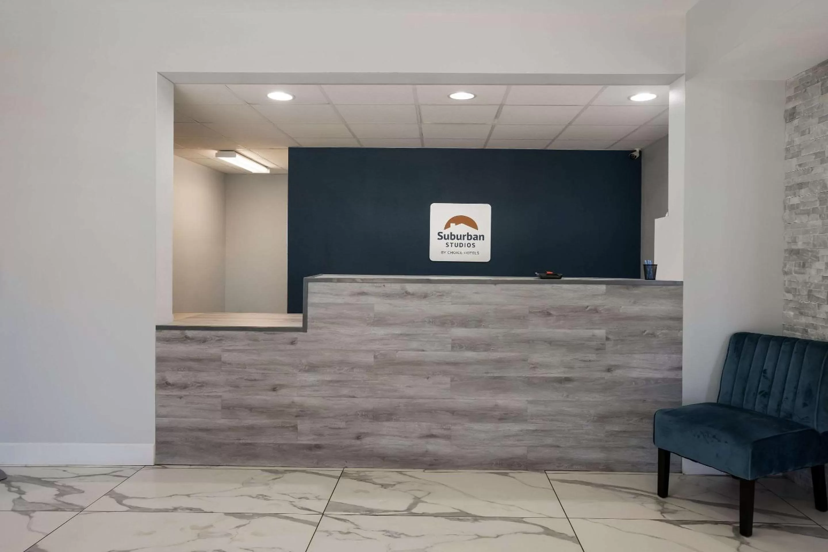 Lobby or reception in Suburban Studios Hinesville - Fort Stewart Area