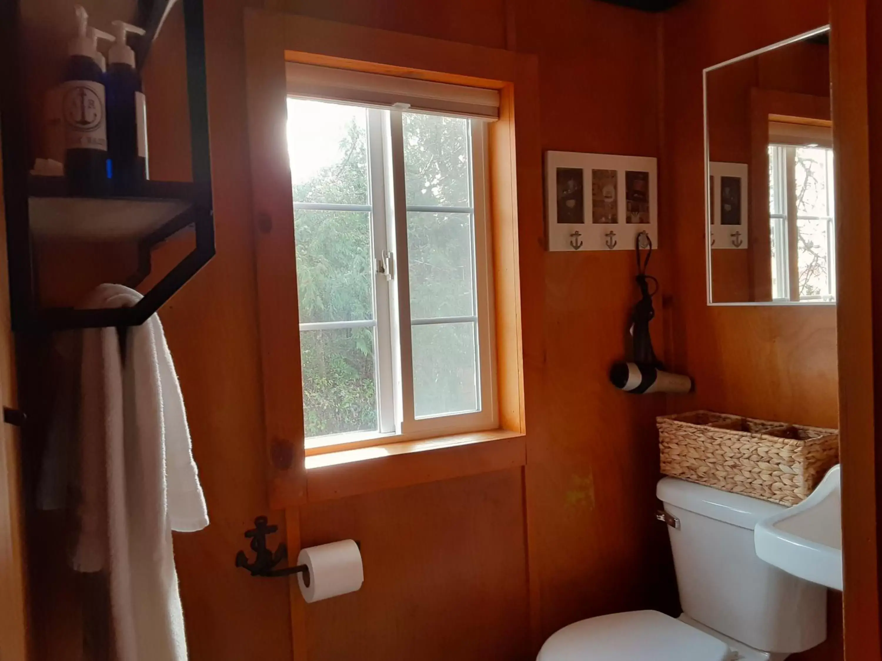 Bathroom in Anchor Inn Resort