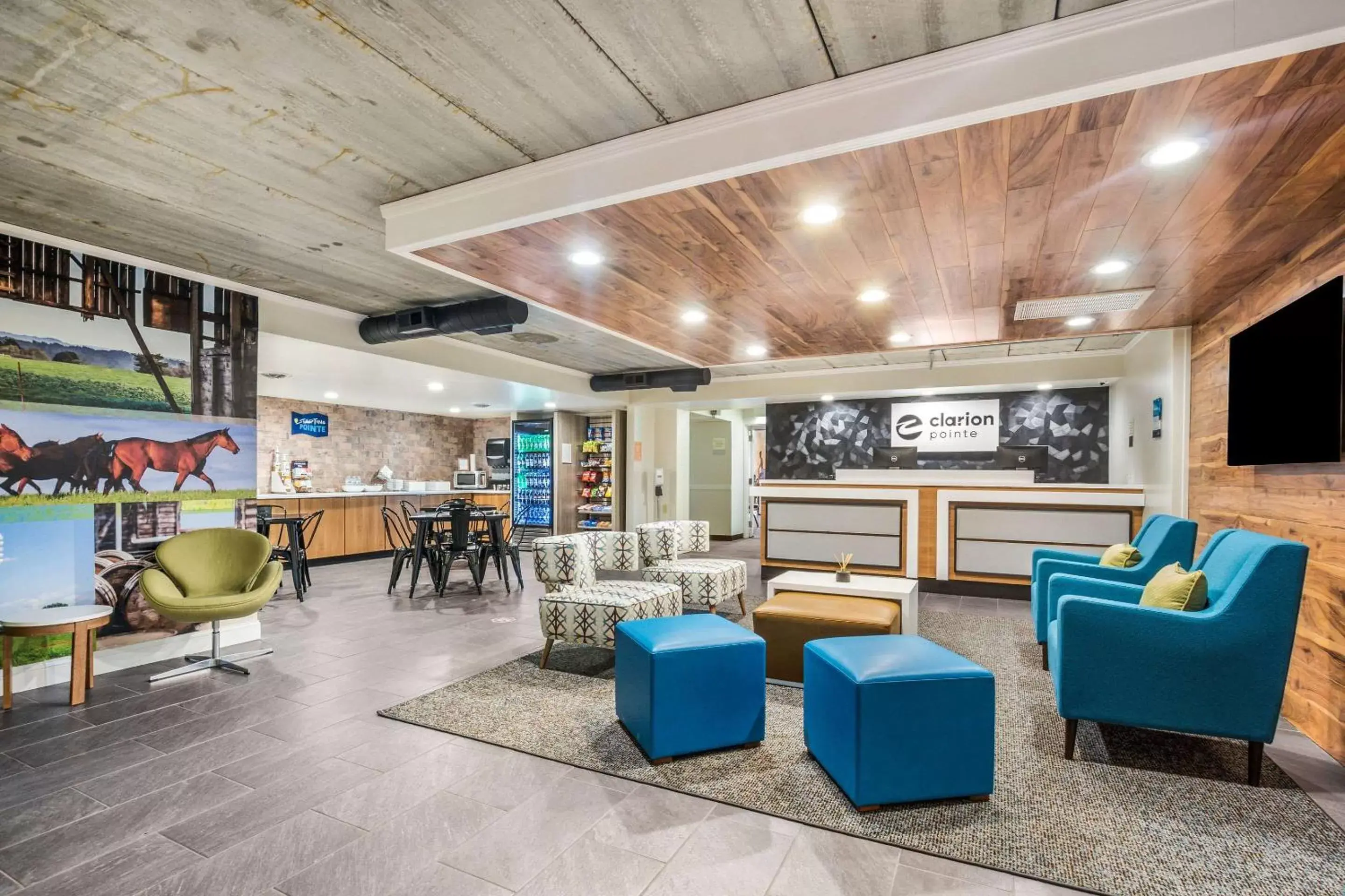 Lobby or reception in Clarion Pointe Richmond North near University Lobby or reception in Clarion Pointe Richmond North near University