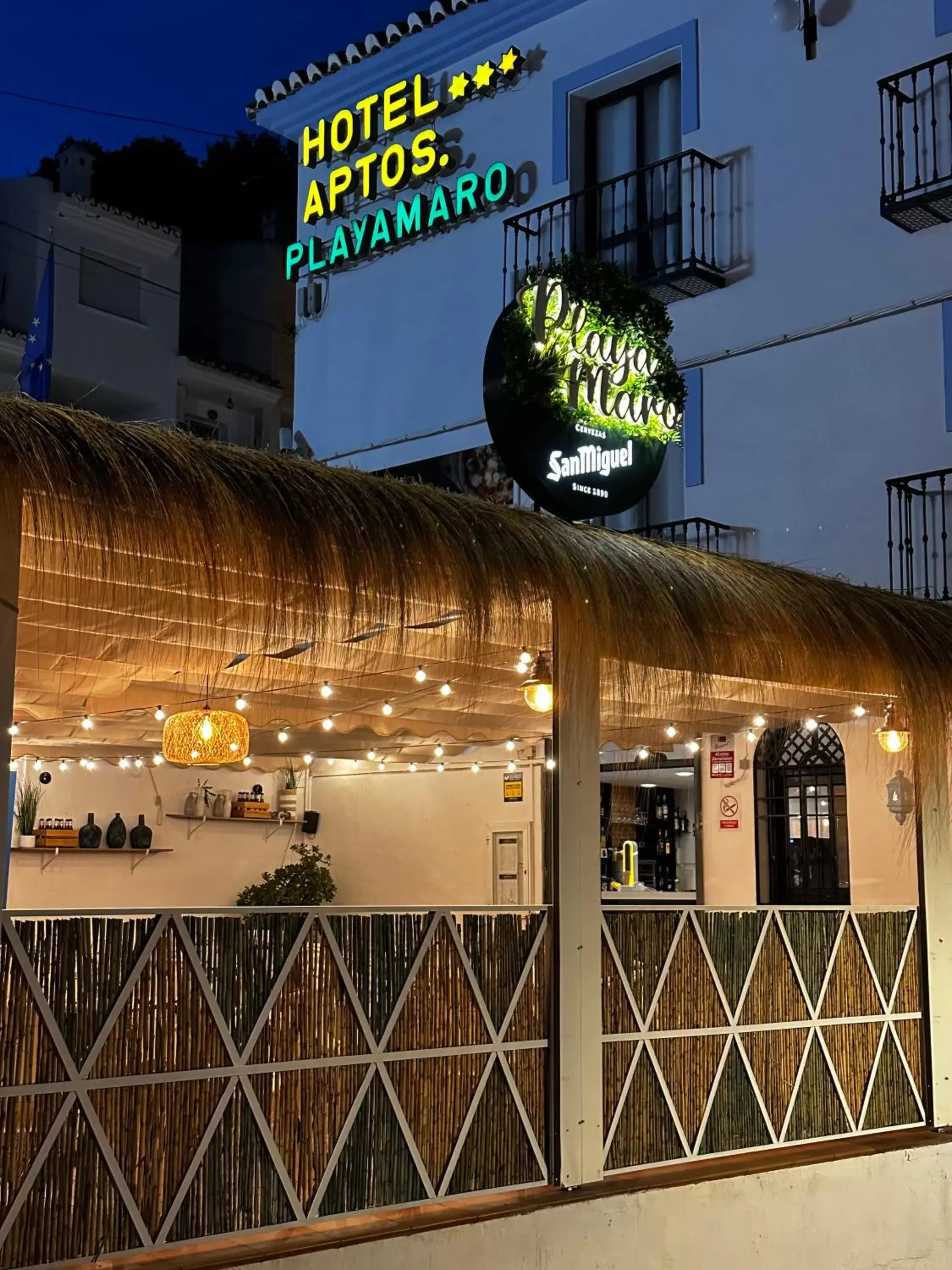 Restaurant/places to eat in Apartamentos Playamaro