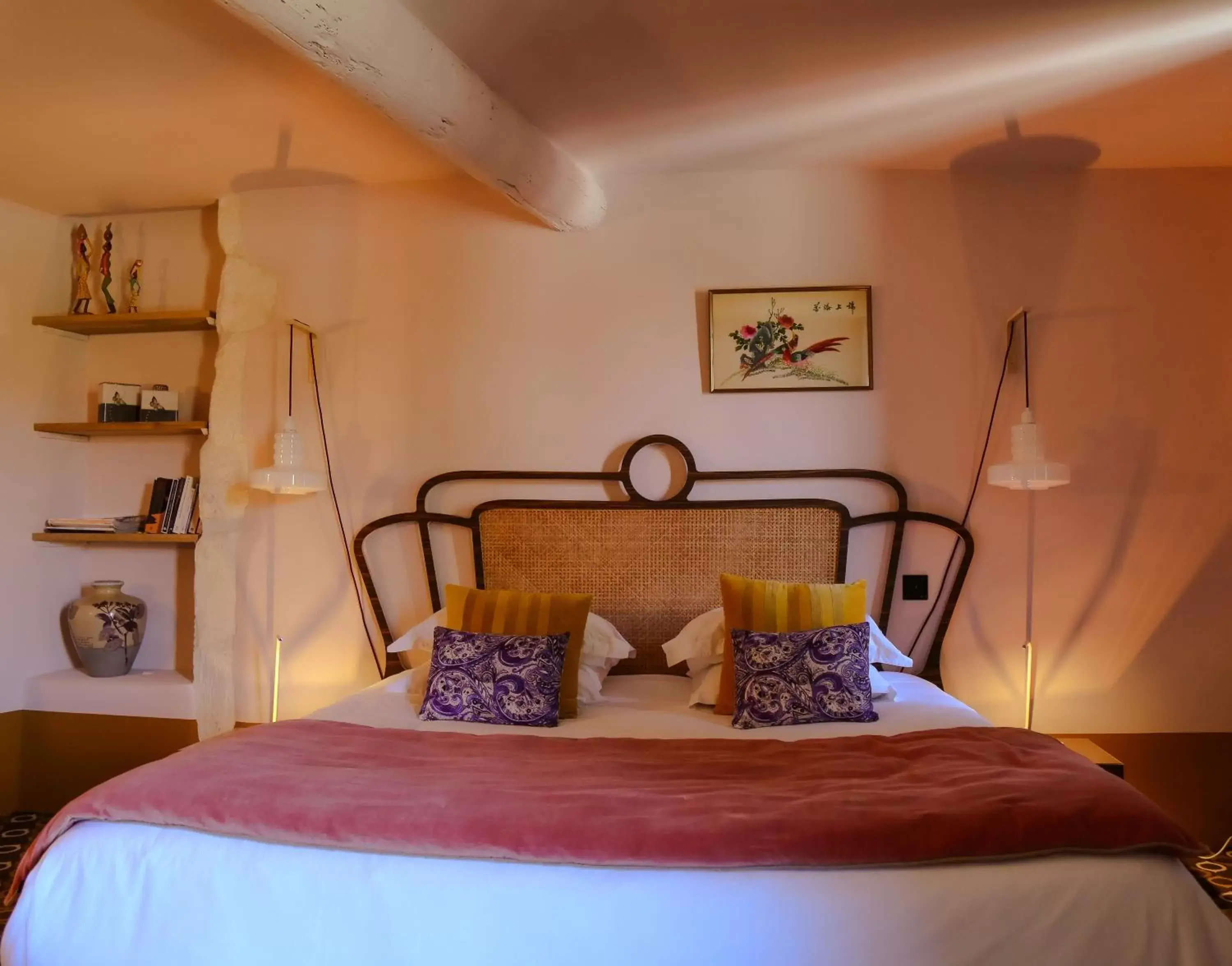 Bed in Le petit hotel