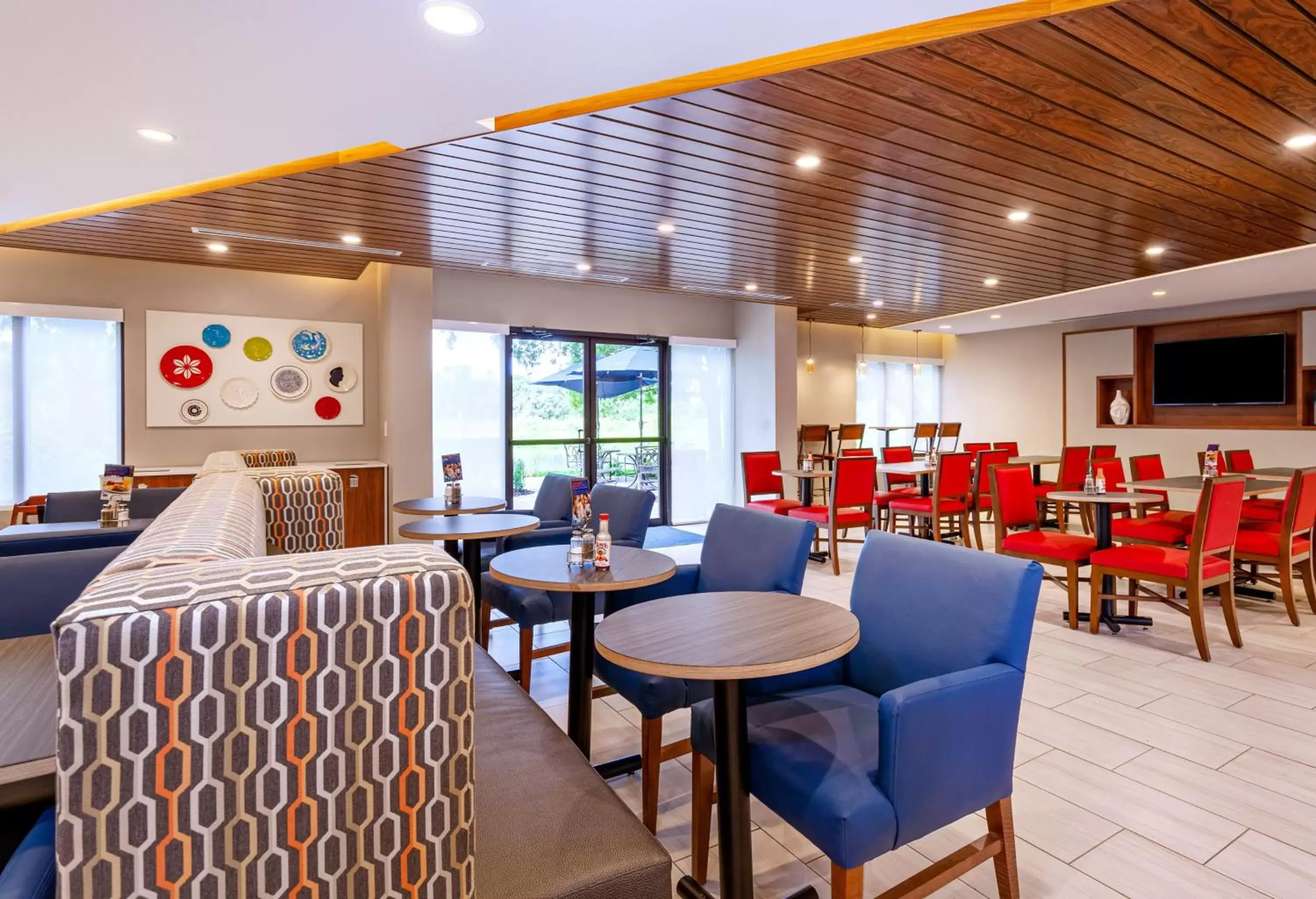 Breakfast, Restaurant/Places to Eat in Holiday Inn Express Tampa-Brandon, an IHG Hotel