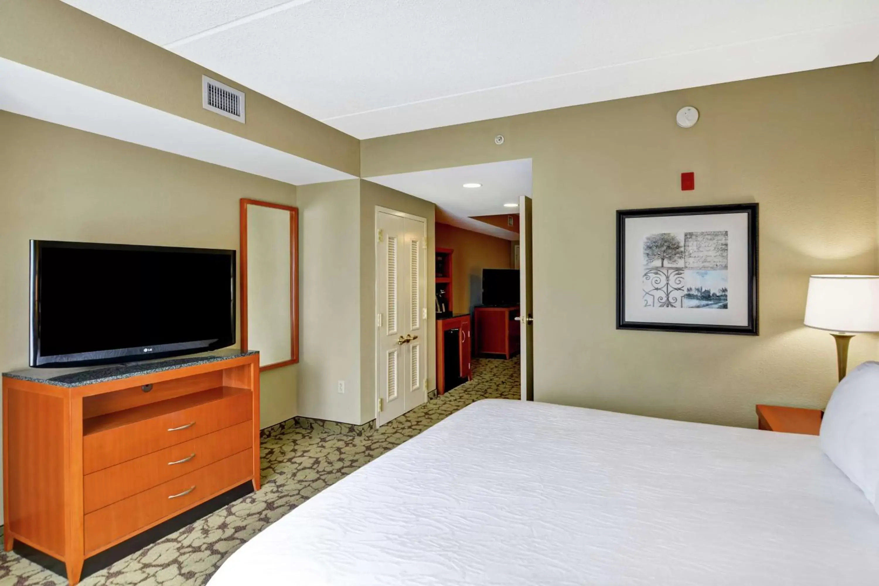 Bedroom, Bed in Hilton Garden Inn Hattiesburg