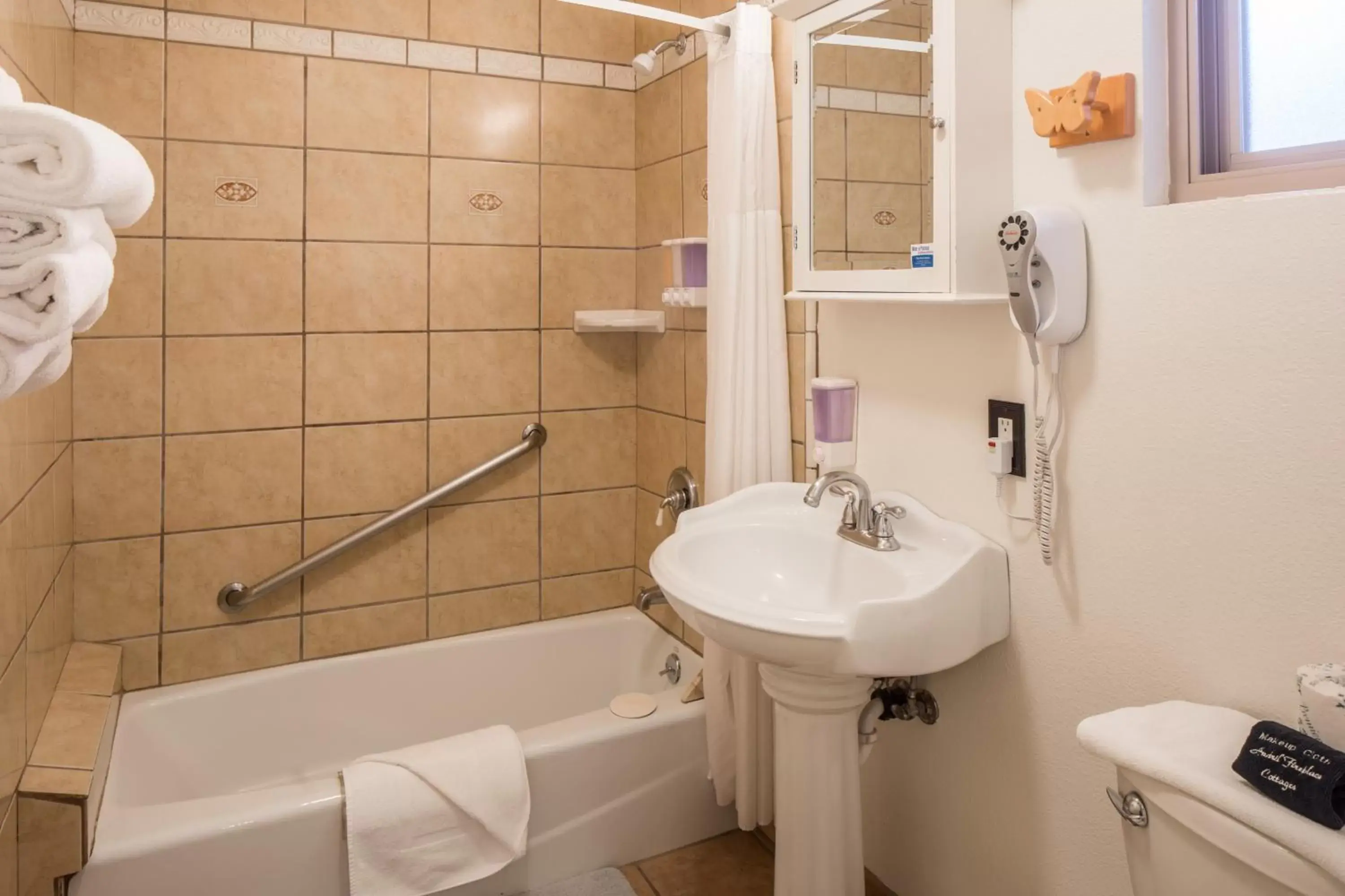 Bathroom in Andril Fireplace Cottages