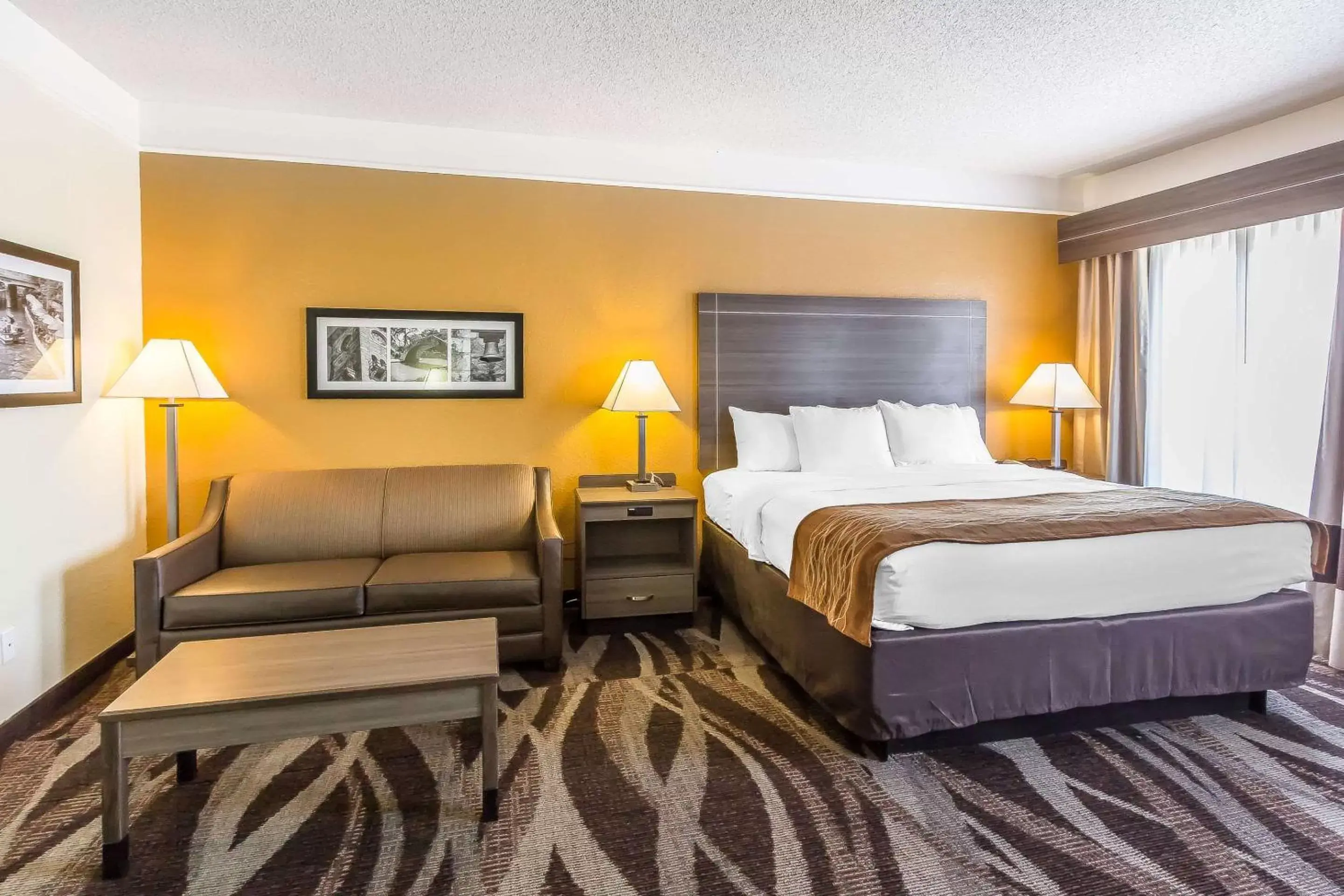 Photo of the whole room, Bed in Comfort Inn San Antonio
