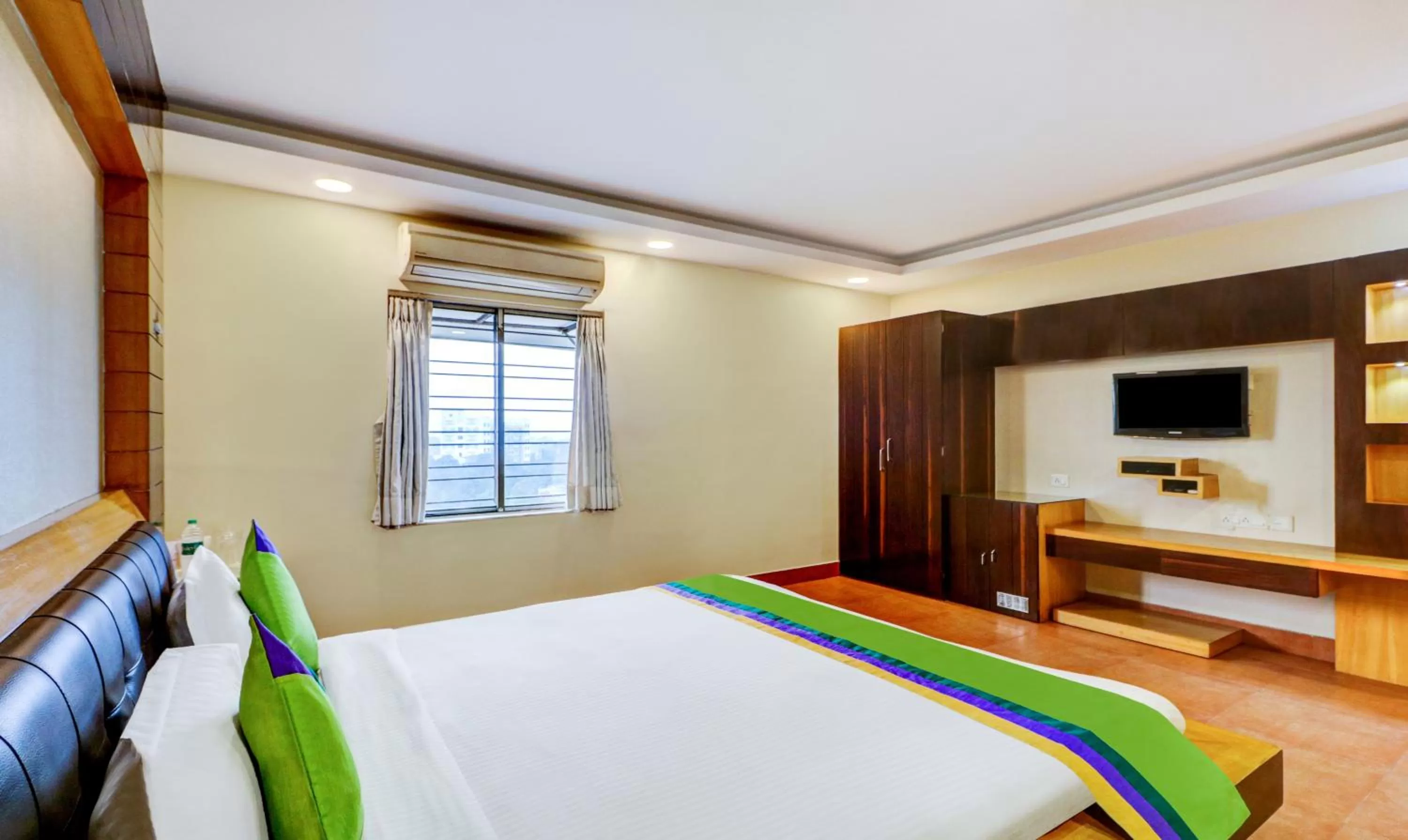 Bed in Treebo Sreema - 2 km From Salt Lake Sector V