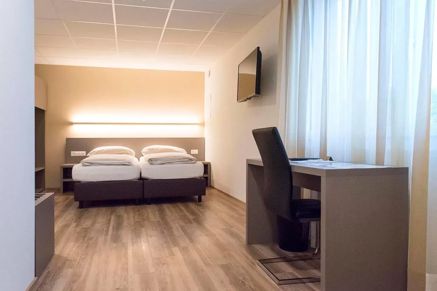 Bedroom, Bed in Hotel am Kreisel: Self-Service Check-In Hotel