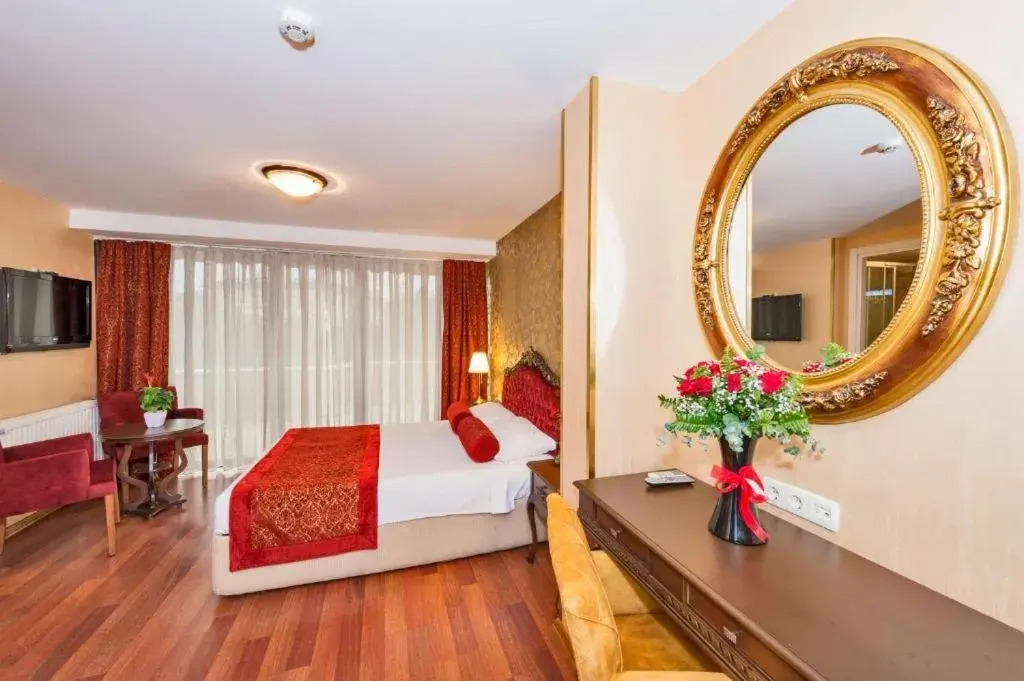 Communal lounge/ TV room, Bed in Hotel Santa Hill