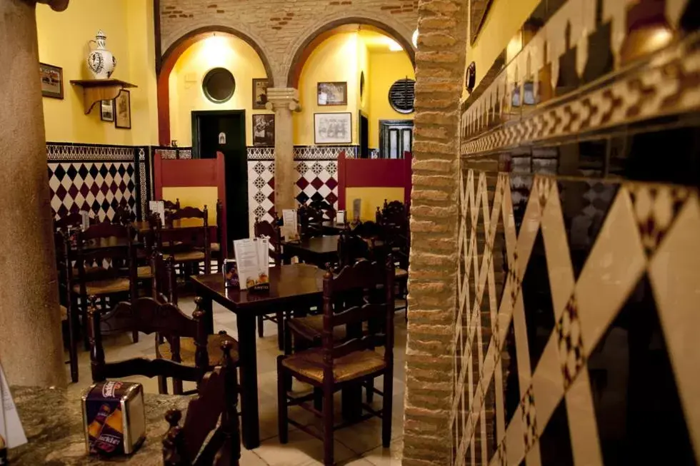 Lounge or bar, Restaurant/Places to Eat in Hotel Hermanos Macias
