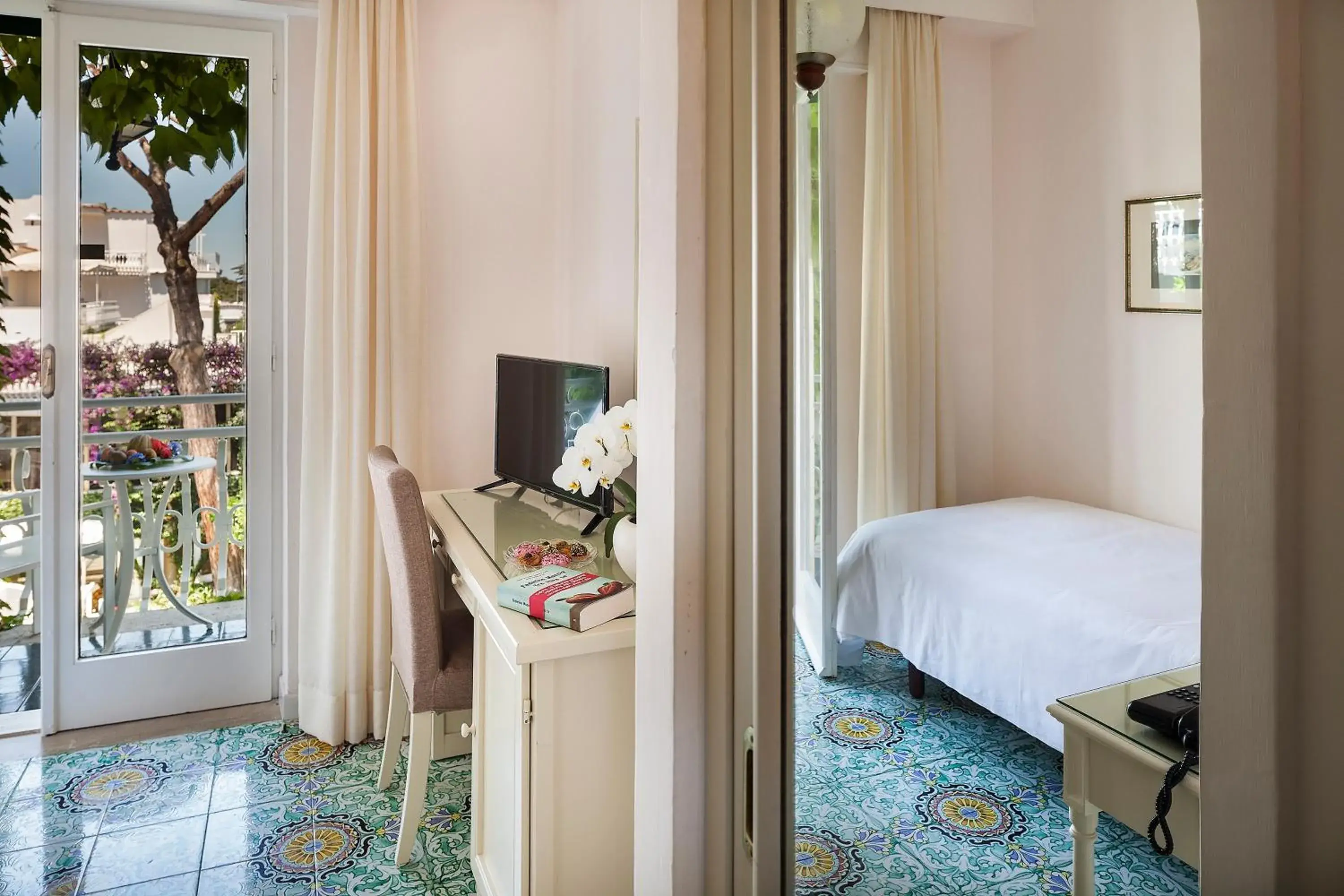 Bed in Hotel Continental Ischia
