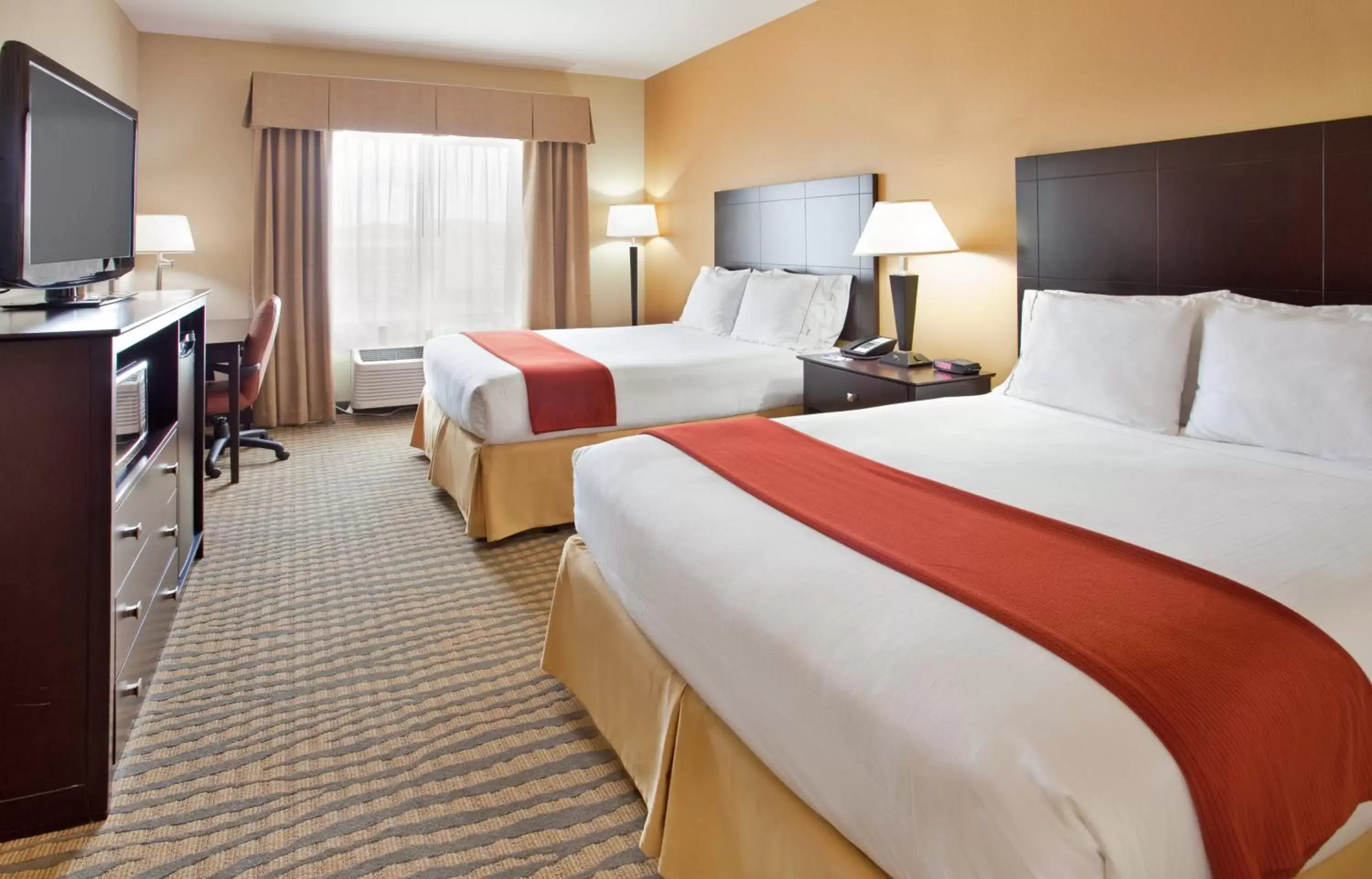 Photo of the whole room, Bed in Holiday Inn Express & Suites Gallup East, an IHG Hotel