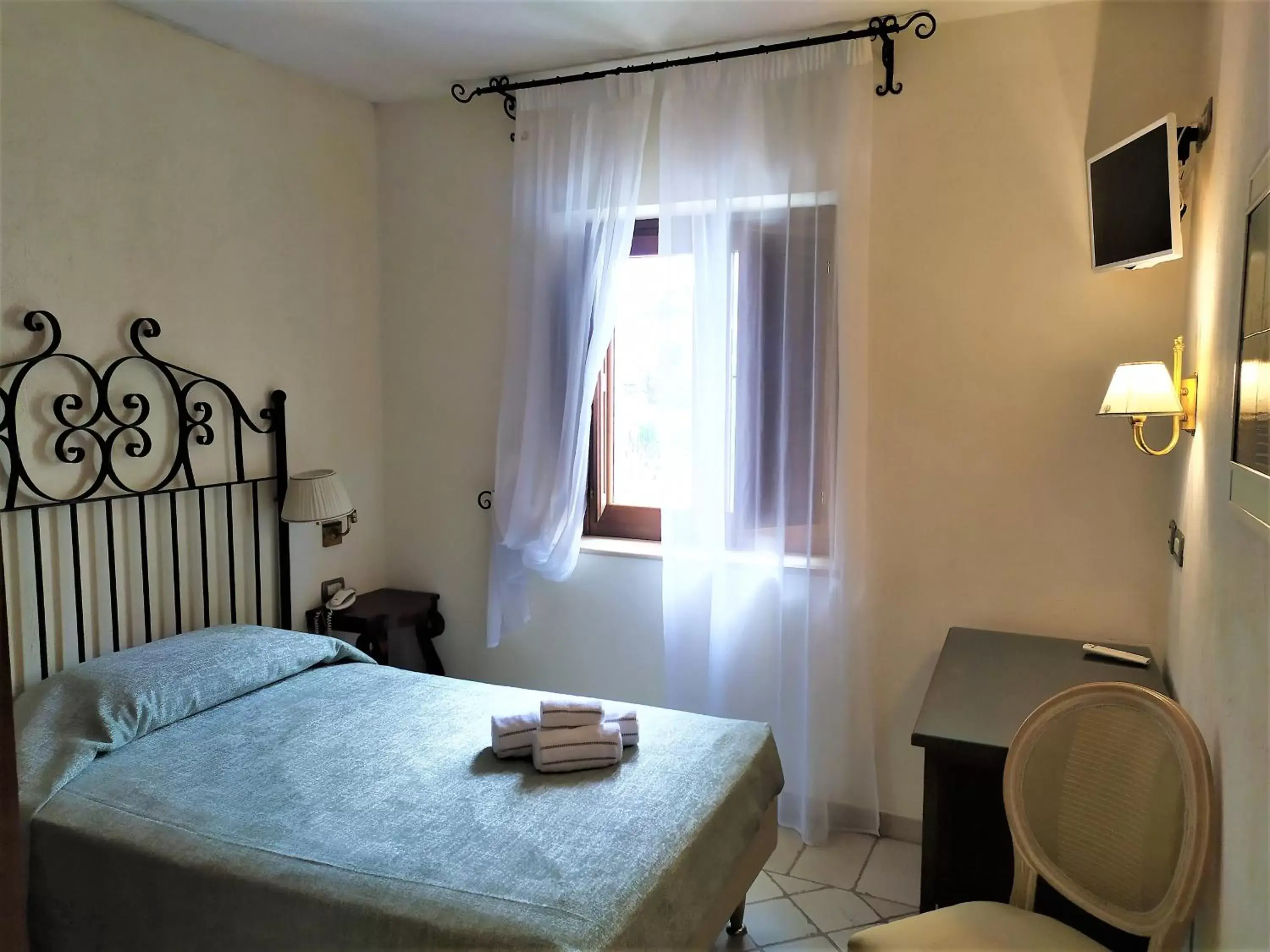 TV and multimedia, Bed in Relais Sant'Eligio