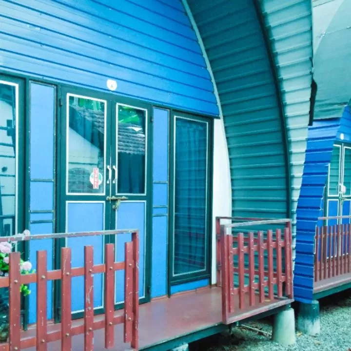 Airport A4 Transit Hub - Eco Chalets