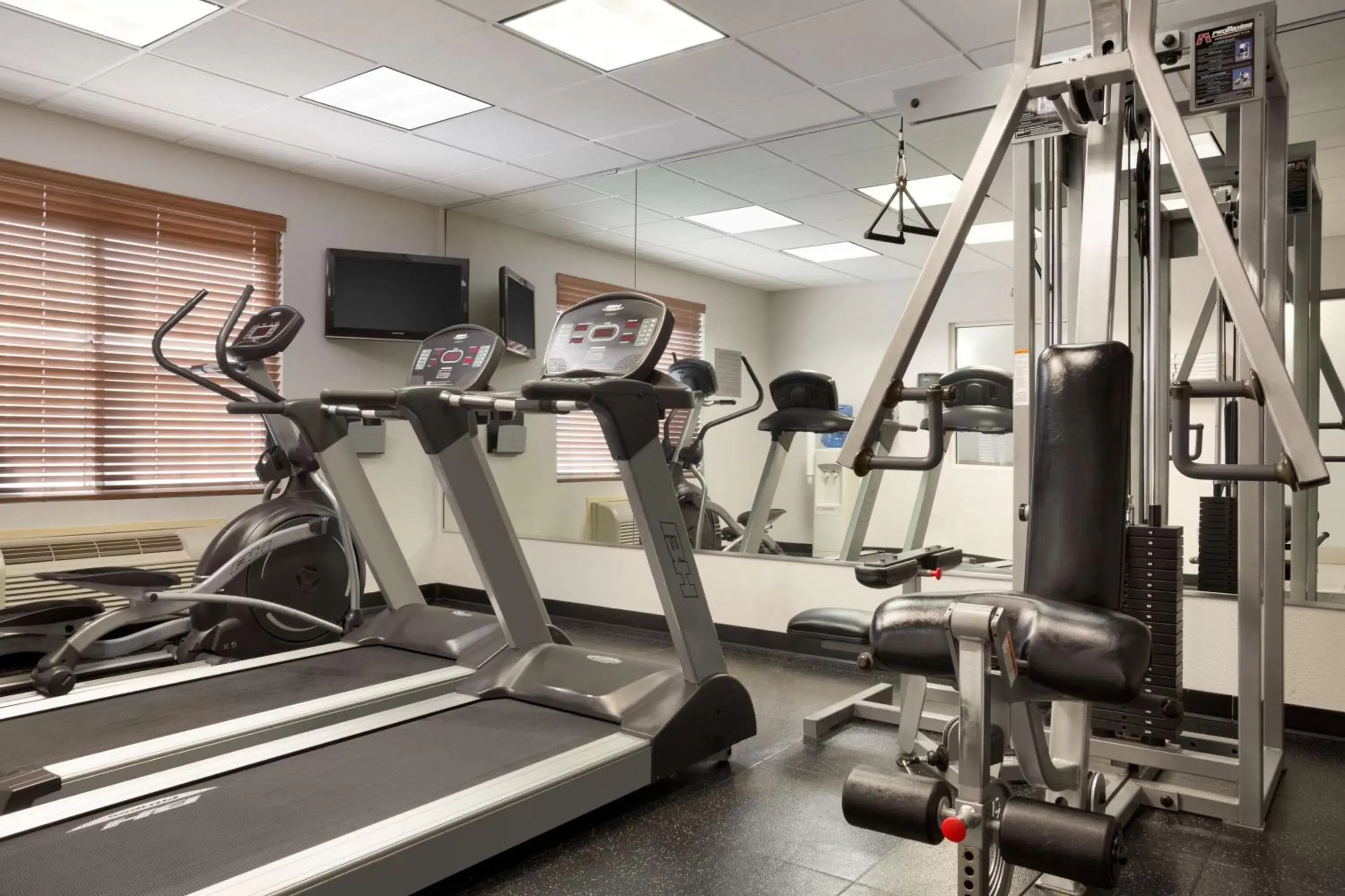 Activities, Fitness Center/Facilities in Country Inn & Suites by Radisson, DFW Airport South, TX