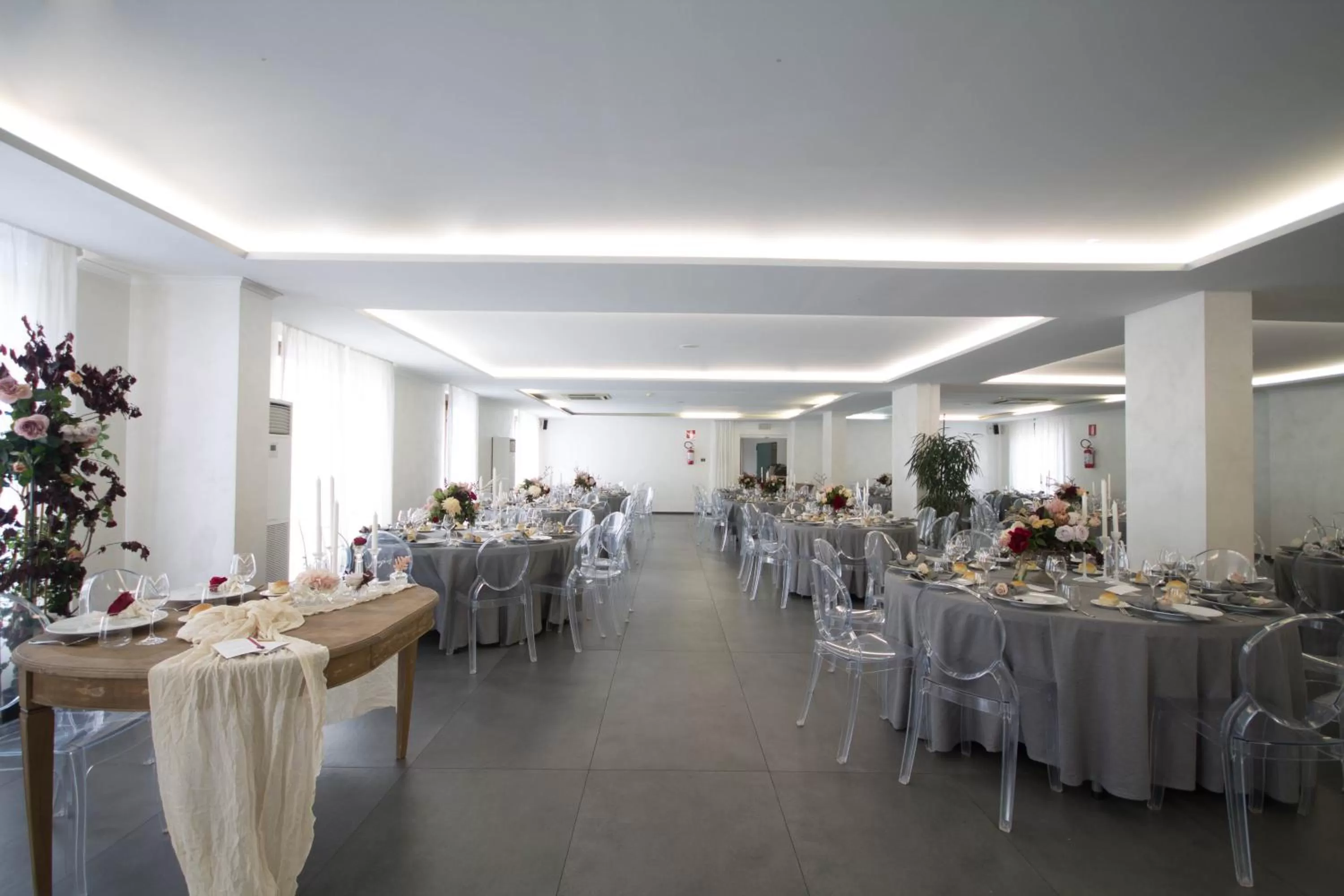 Restaurant/places to eat in Sport Village Hotel & Spa