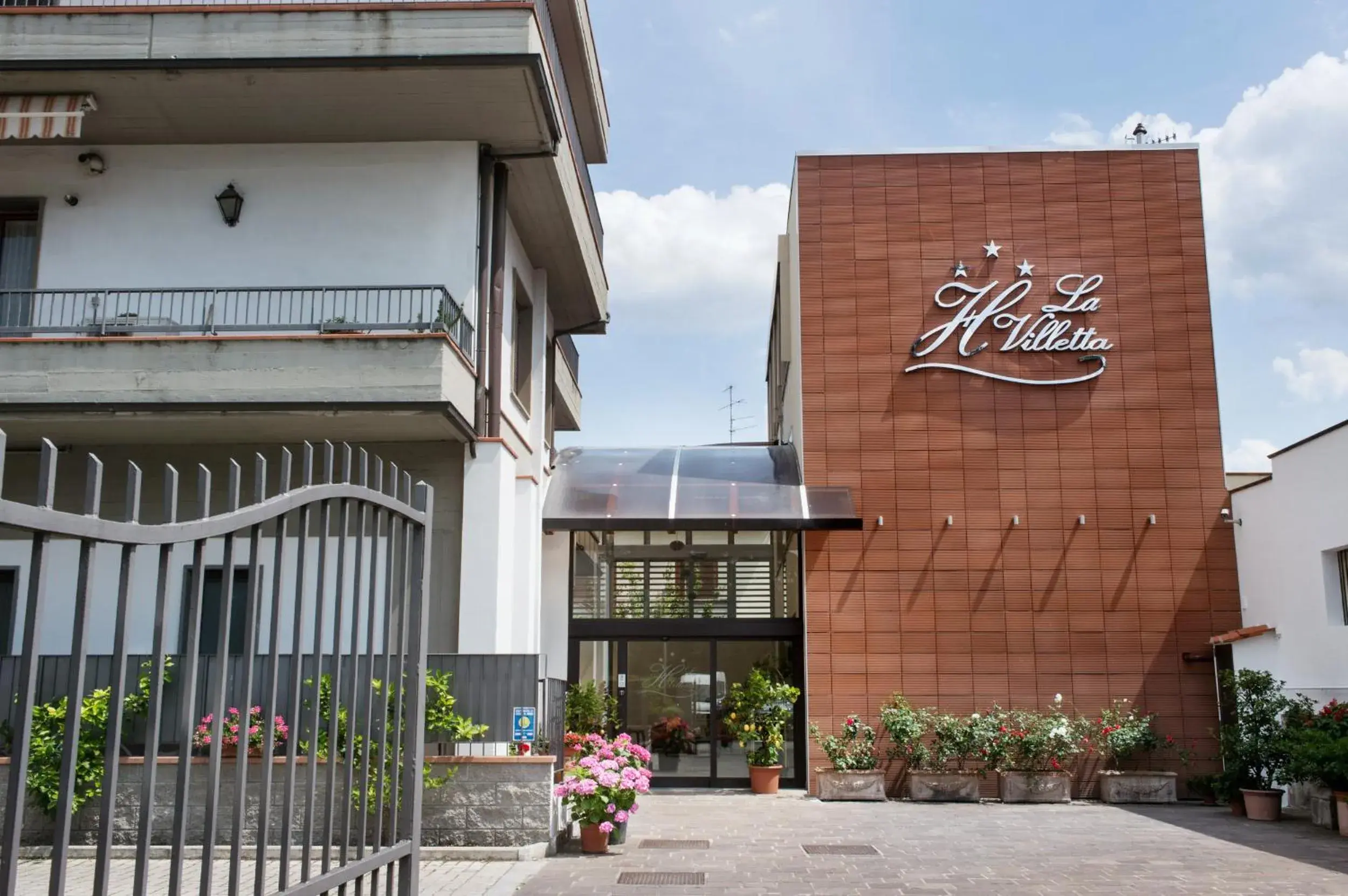 Facade/entrance, Property Building in Hotel La Villetta