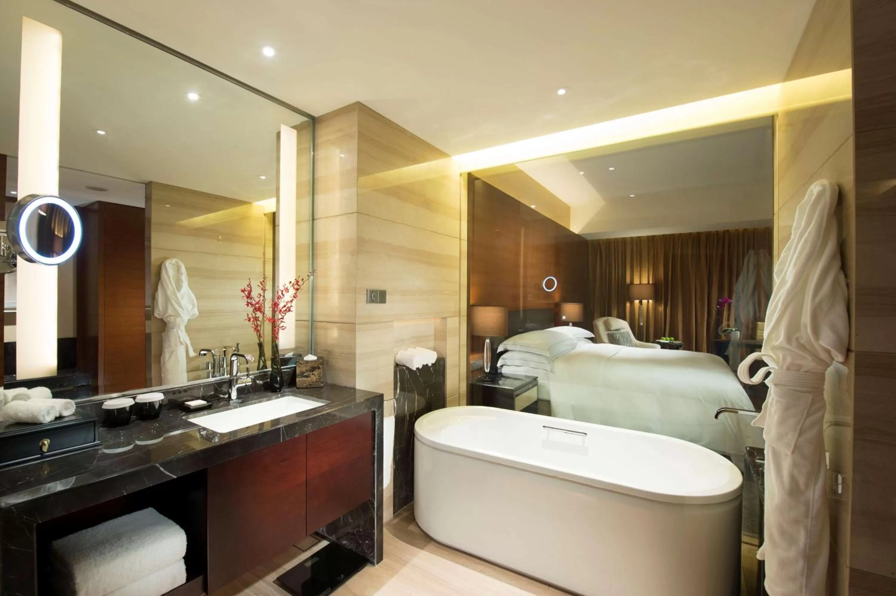 Bathroom, Bed in Hilton Shijiazhuang