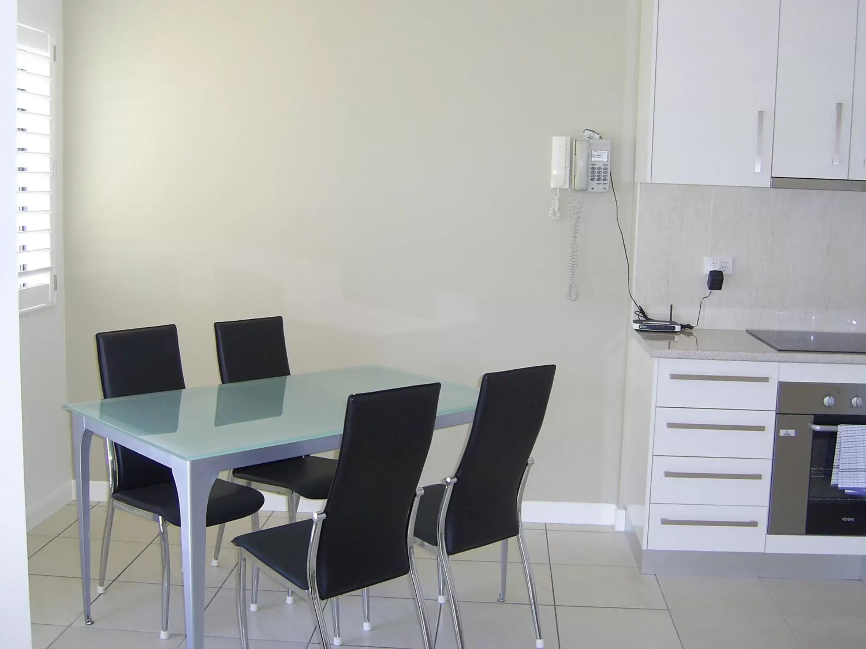 Dining Area in Windsurfer Resort