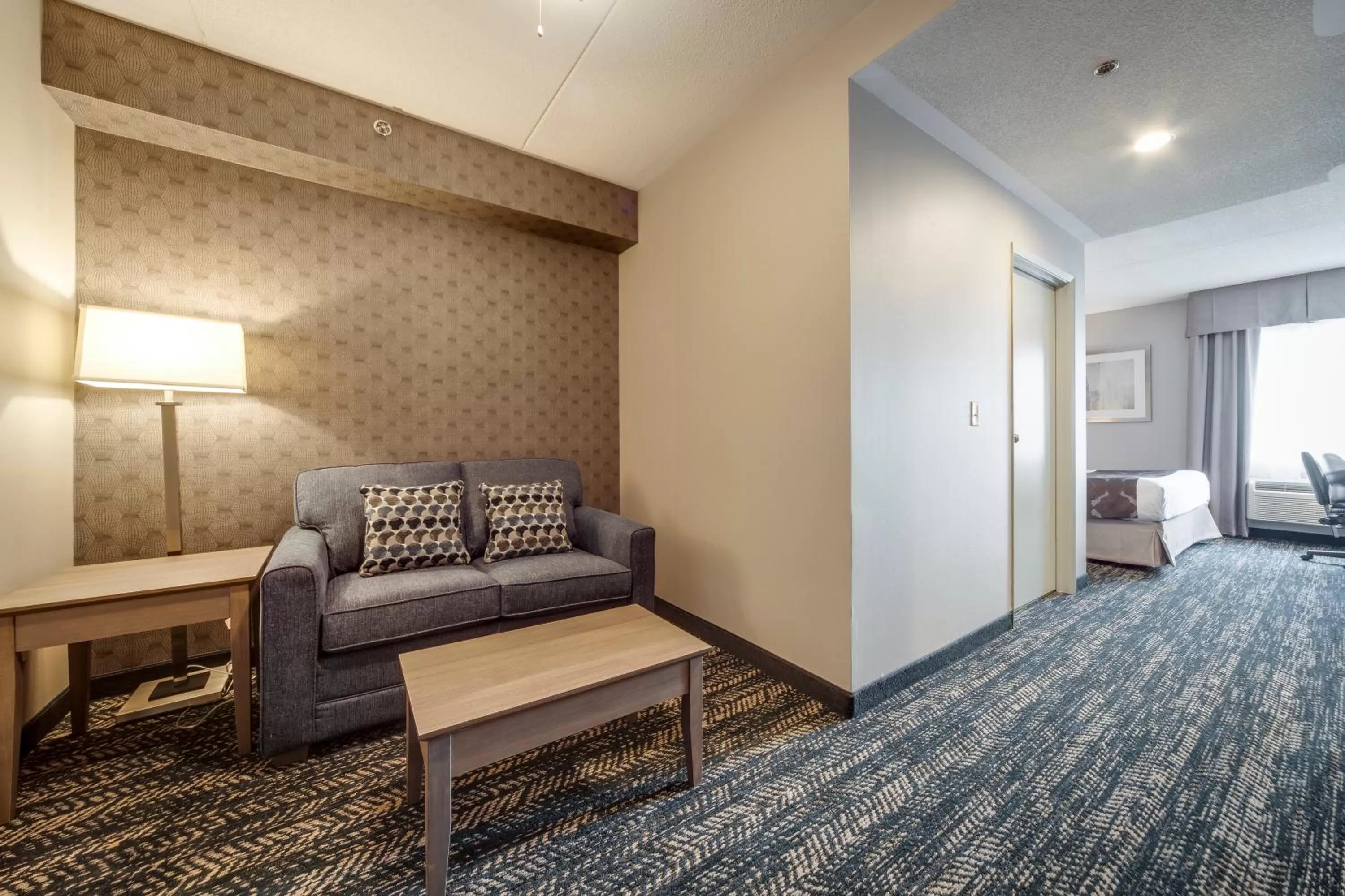 Seating area, Bed in Monte Carlo Inn Brampton