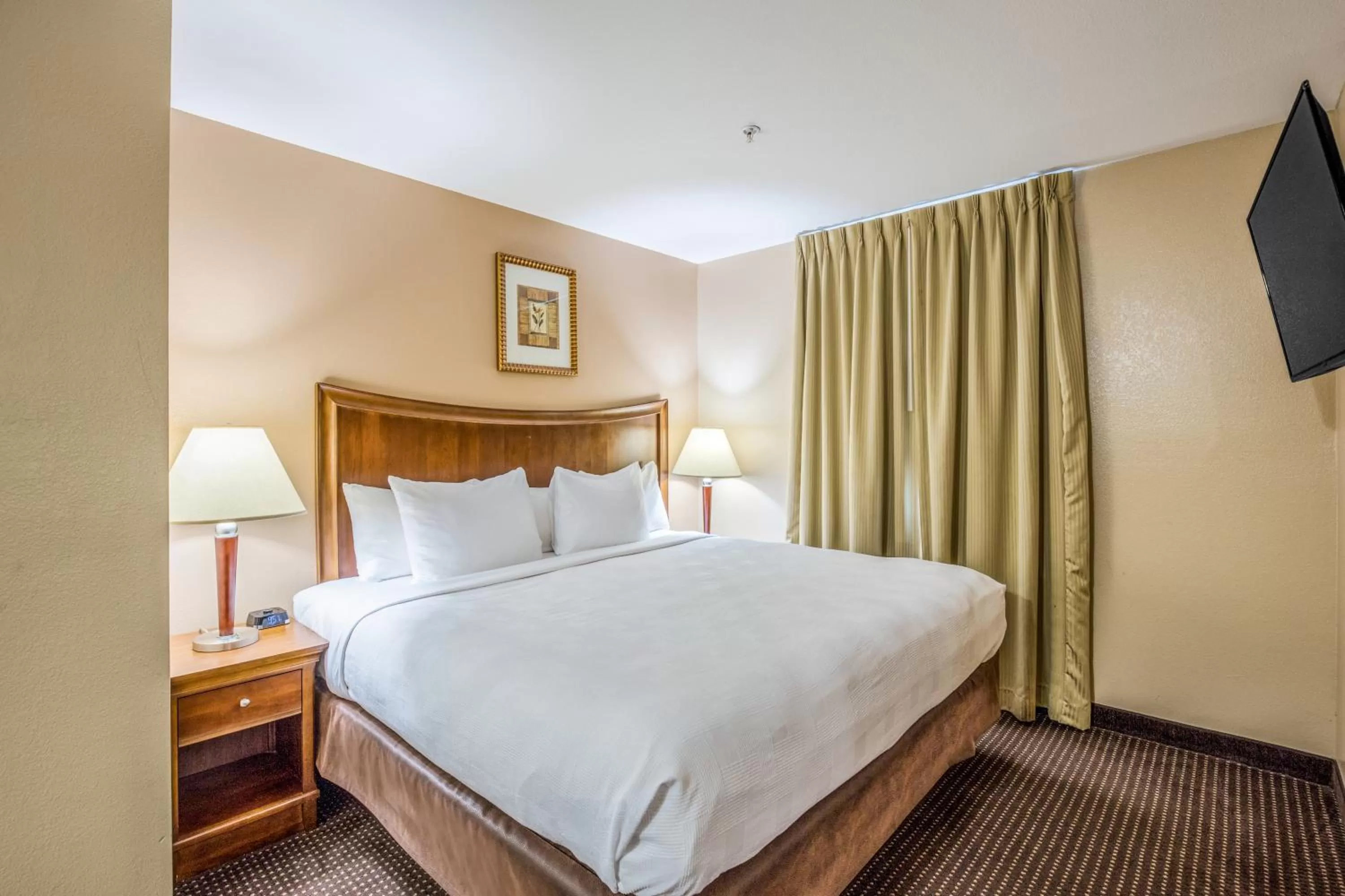 Bed in MainStay Suites Port Saint Joe South