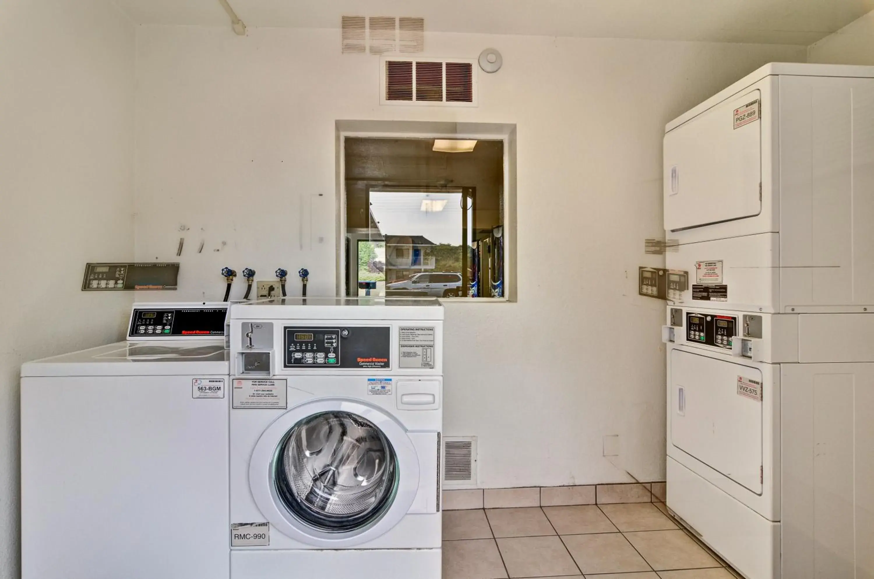 Decorative detail, Kitchen/Kitchenette in Motel 6-Pittsburgh, PA - Crafton