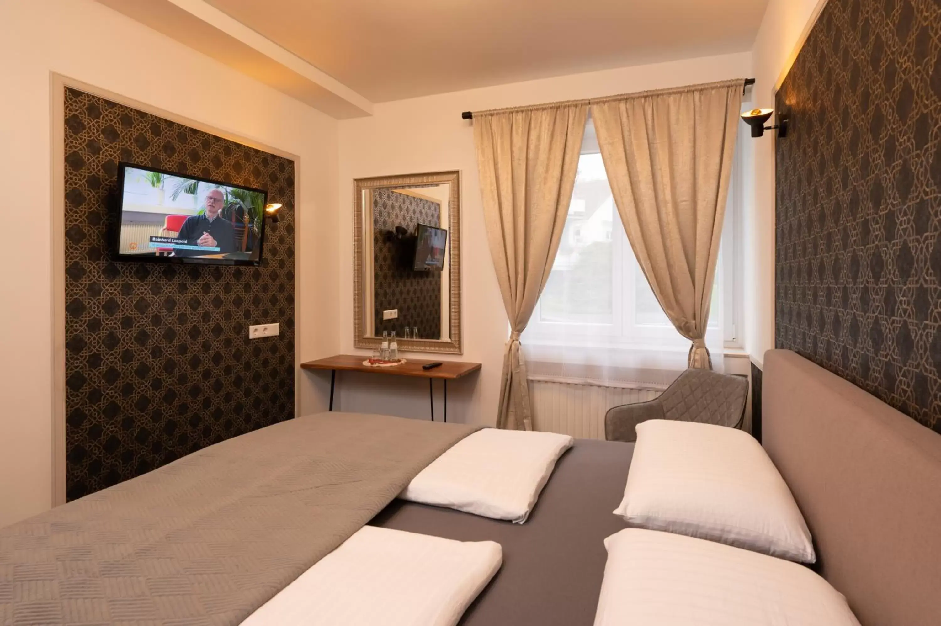 Bed in Hotel Burgblick