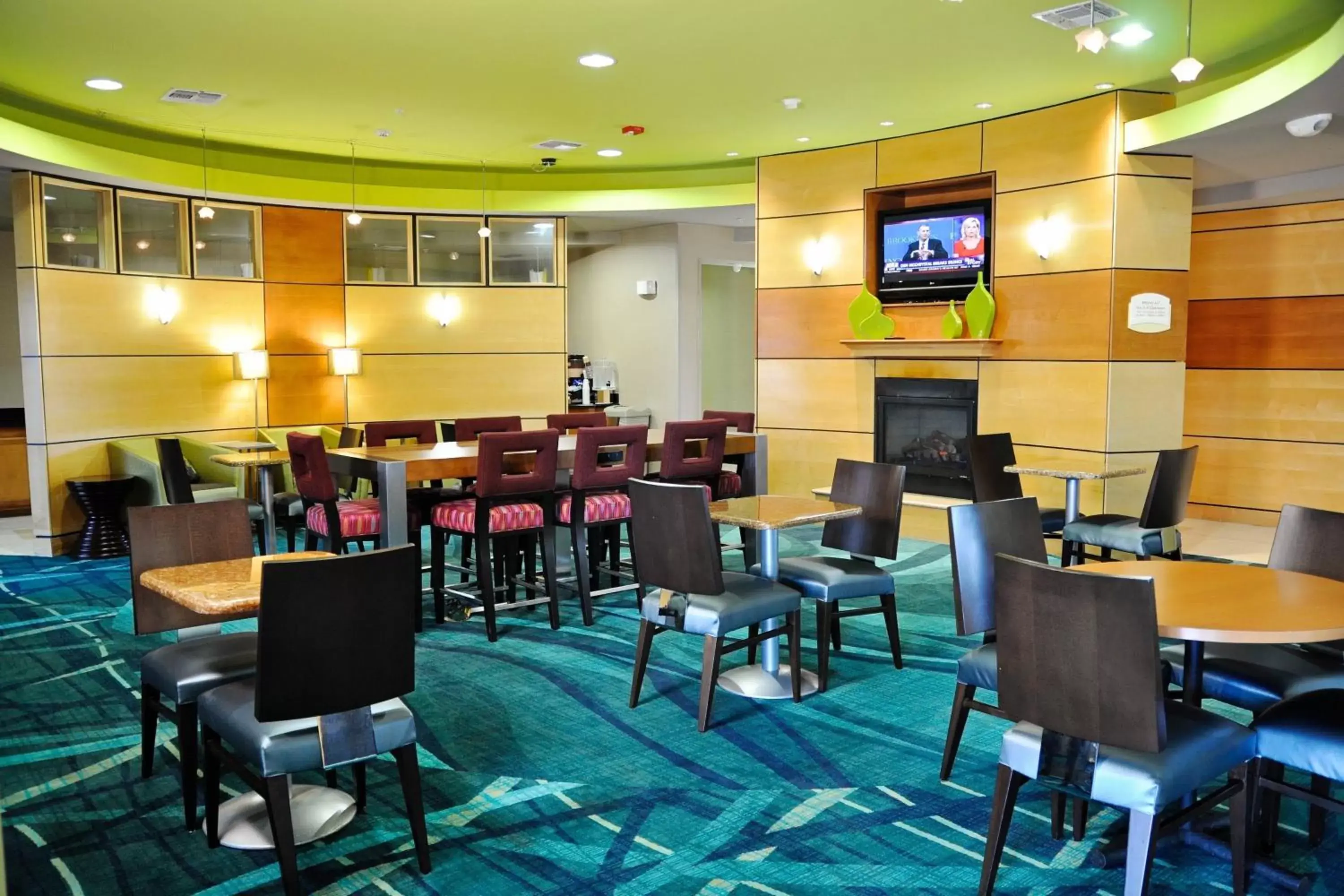 Lobby or reception, Restaurant/Places to Eat in SpringHill Suites Galveston Island