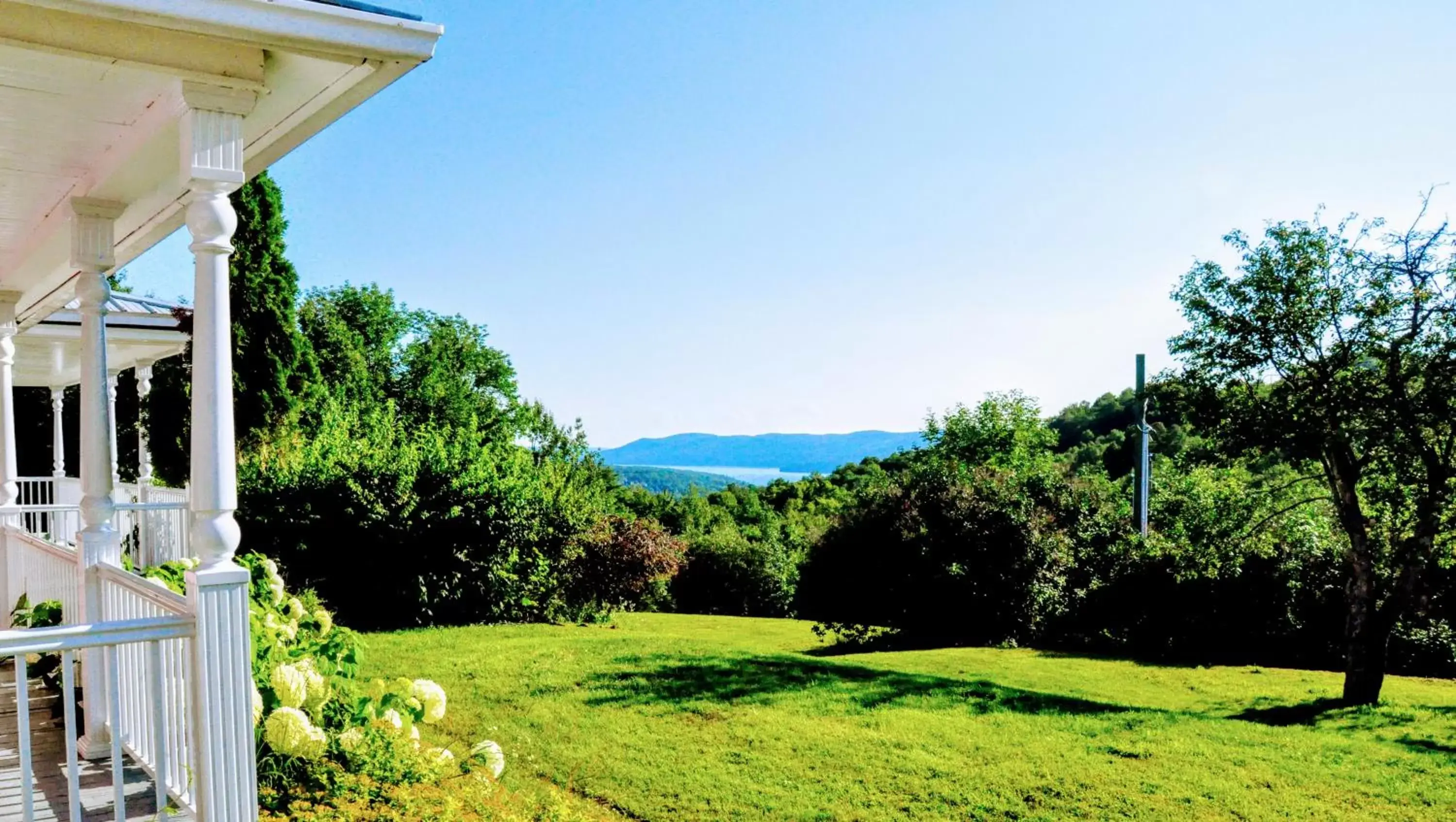 Garden view in Auberge Le Tricorne