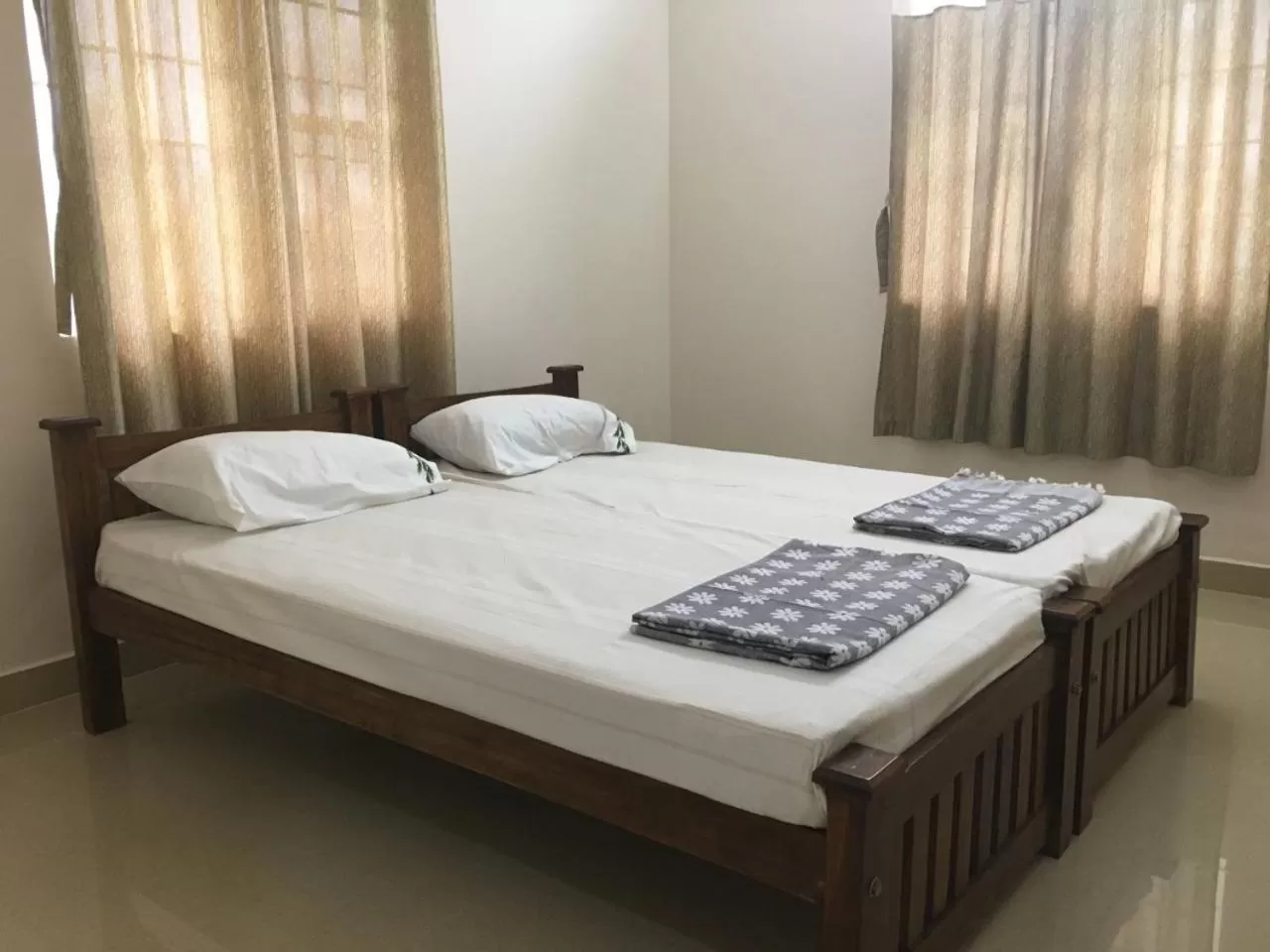 Bathroom, Bed in Shantham Service Apartments