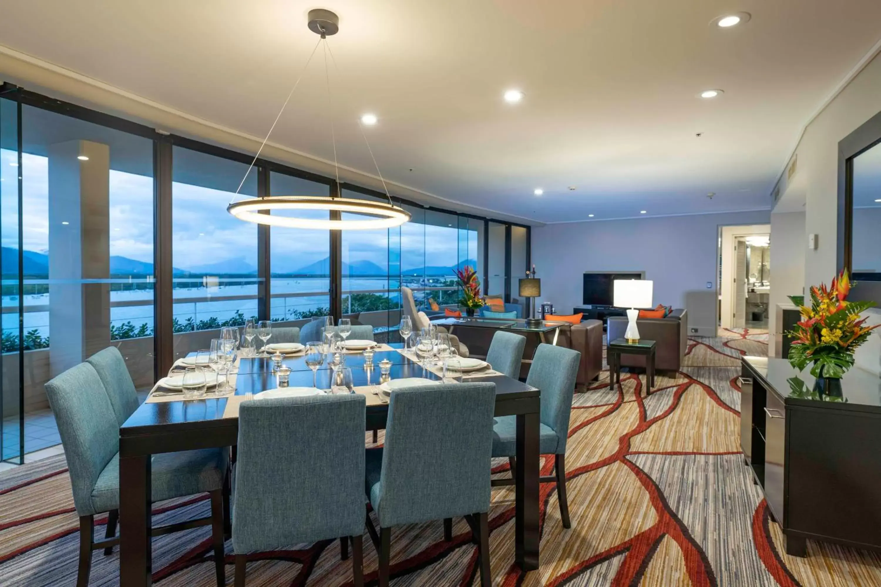 Living room, Restaurant/Places to Eat in Hilton Cairns