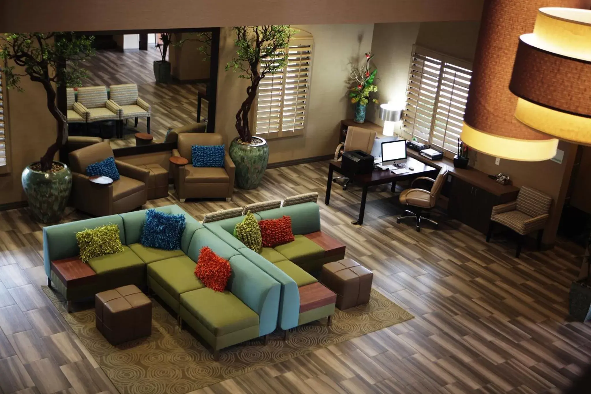 Property building, Seating Area in Holiday Inn Phoenix/Chandler, an IHG Hotel