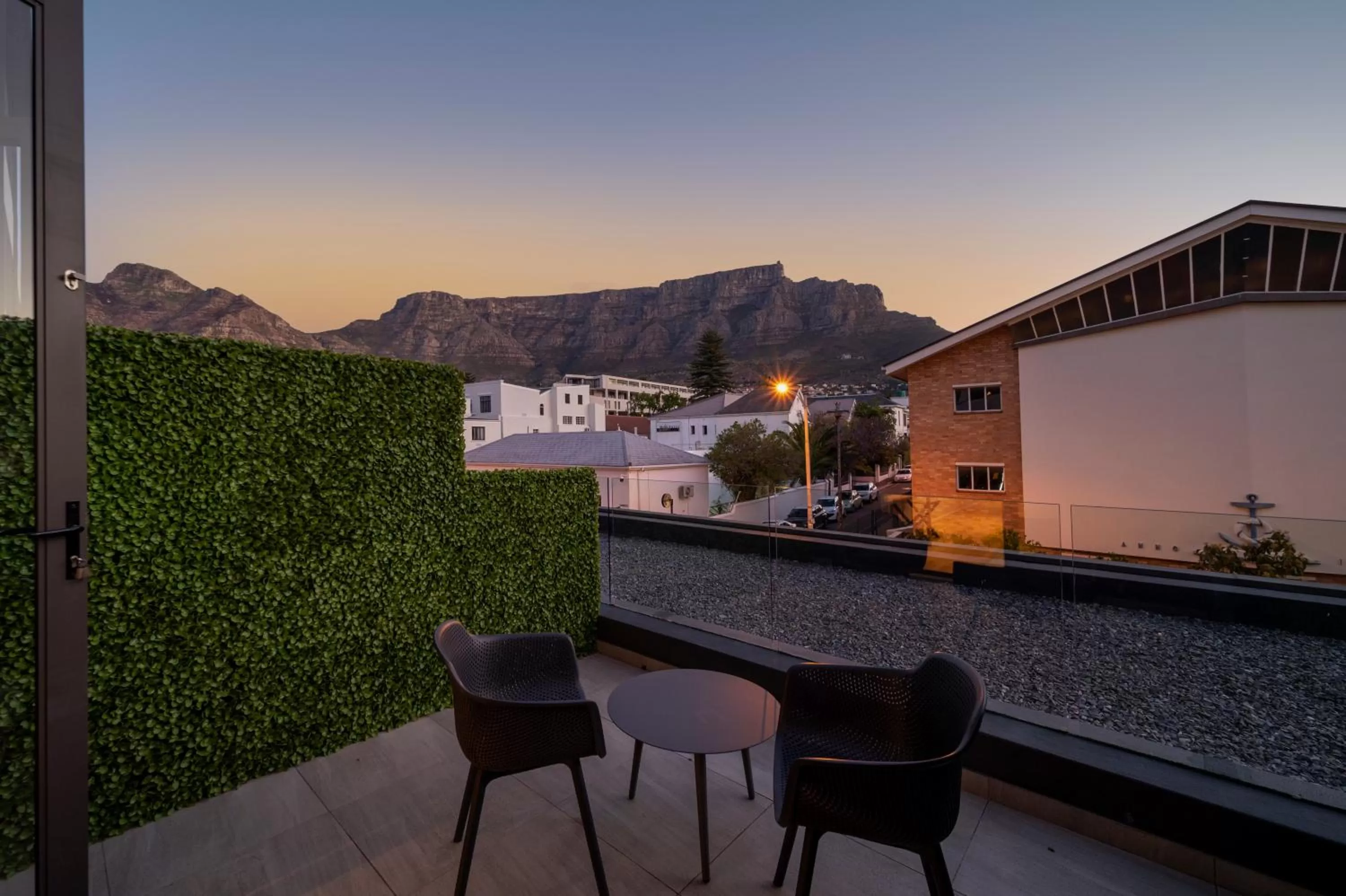 Suite with Mountain View - single occupancy in Kloof Street Hotel - Lion Roars Hotels & Lodges