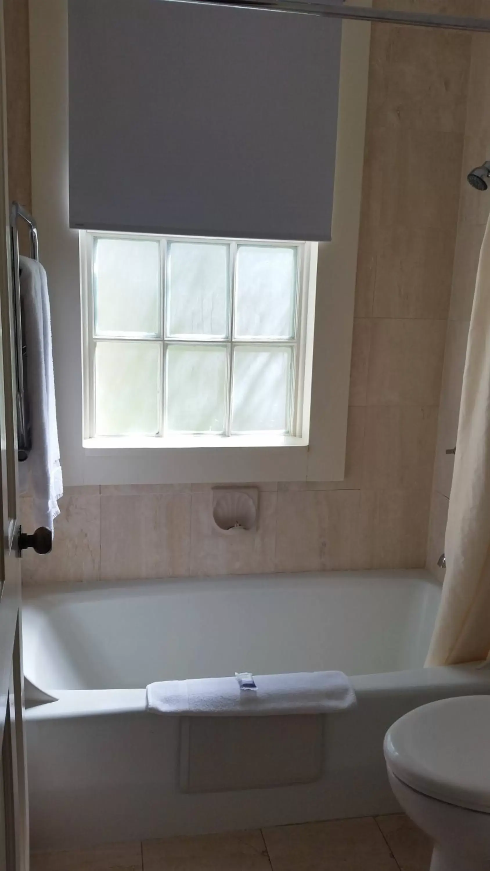 Bath, Bathroom in Mendocino Hotel & Garden