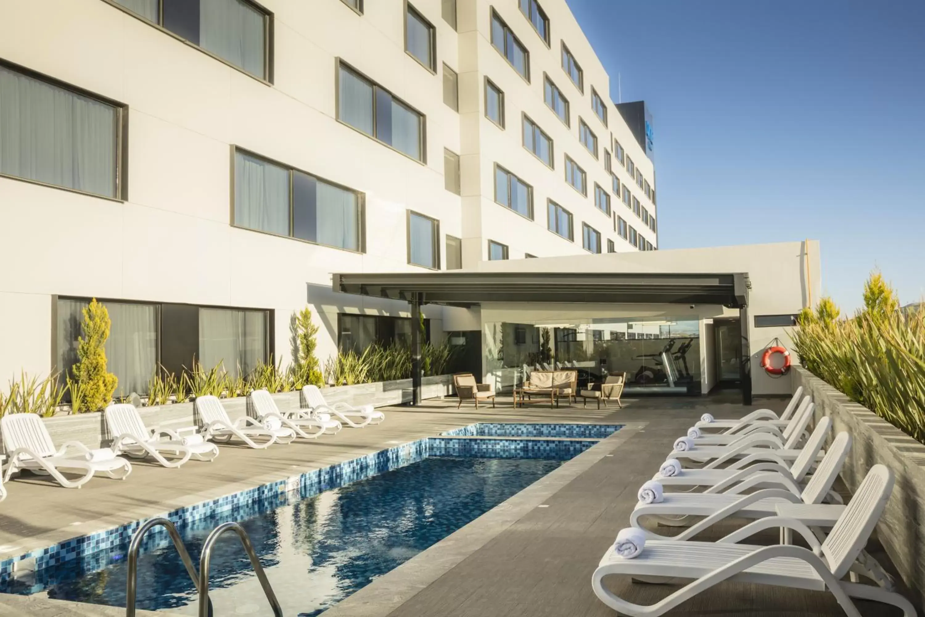Swimming pool in Fiesta Inn Chihuahua Fashion Mall Swimming pool in Fiesta Inn Chihuahua Fashion Mall