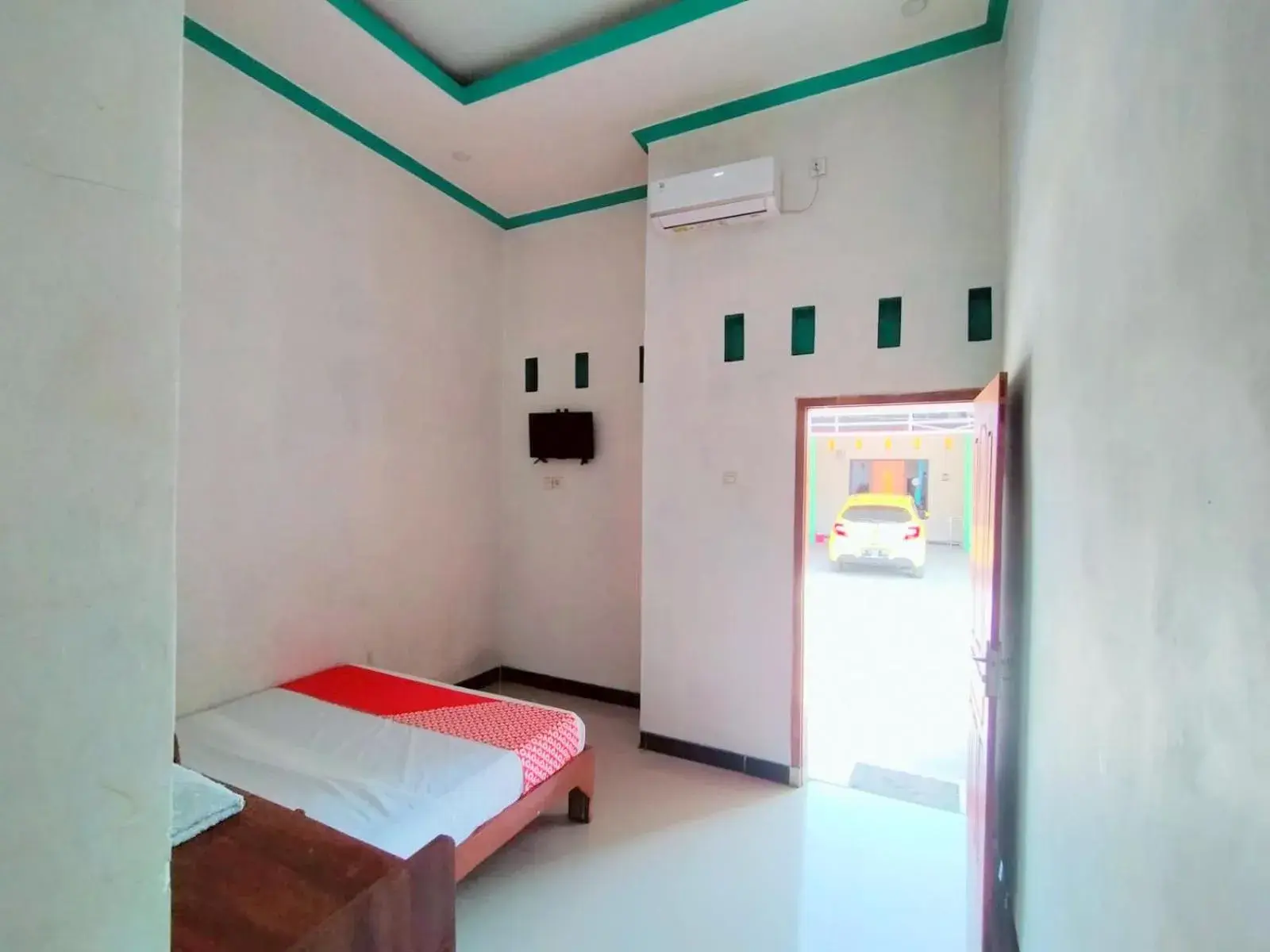 Bedroom, Bed in SUPER OYO 2873 Griya Annisa