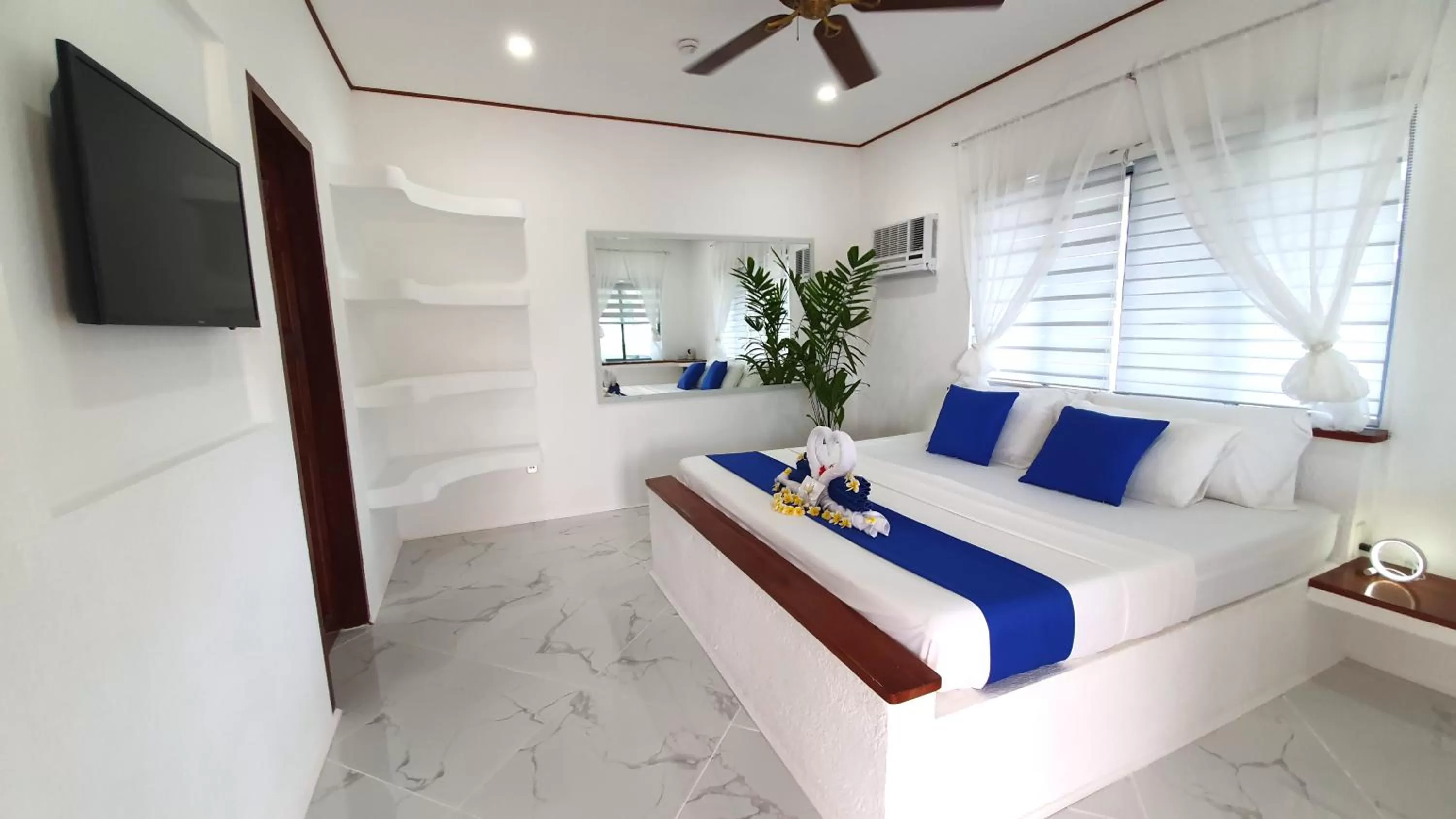 Photo of the whole room, Bed in Pawikan Boutique Hotel