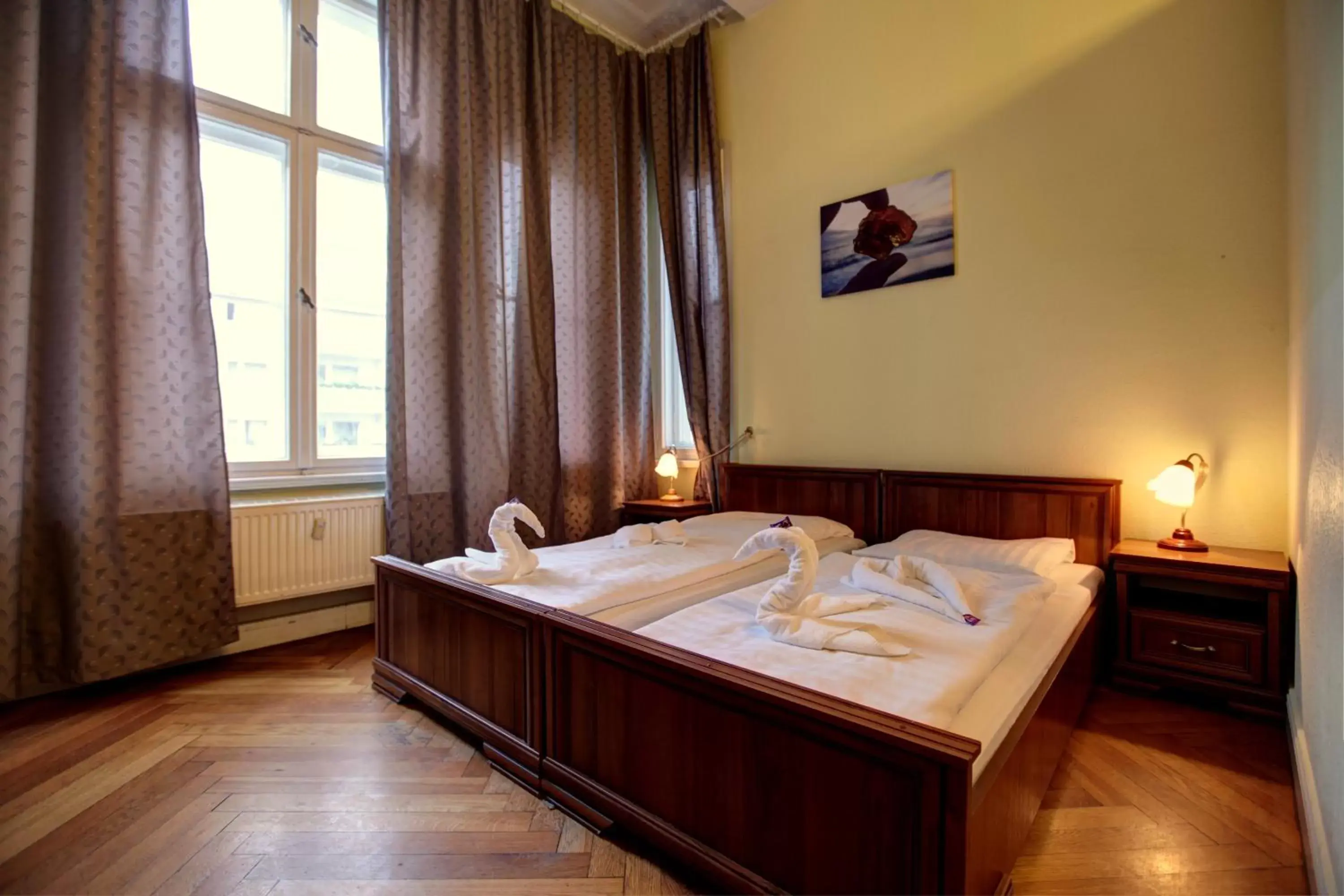 Bed in Hotel Pension Bernstein am Kurfürstendamm