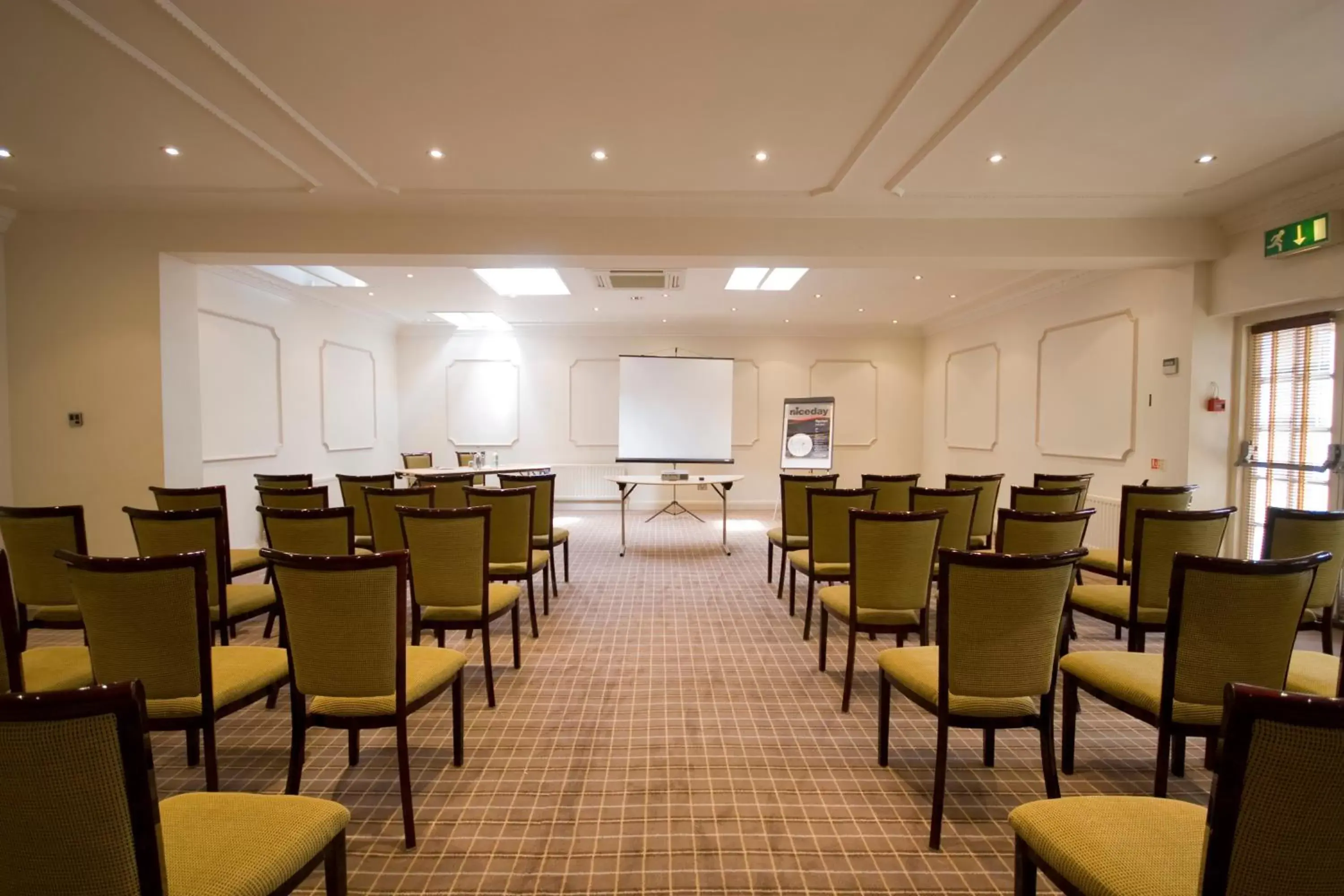 Banquet/Function facilities in Cotswold Lodge Hotel