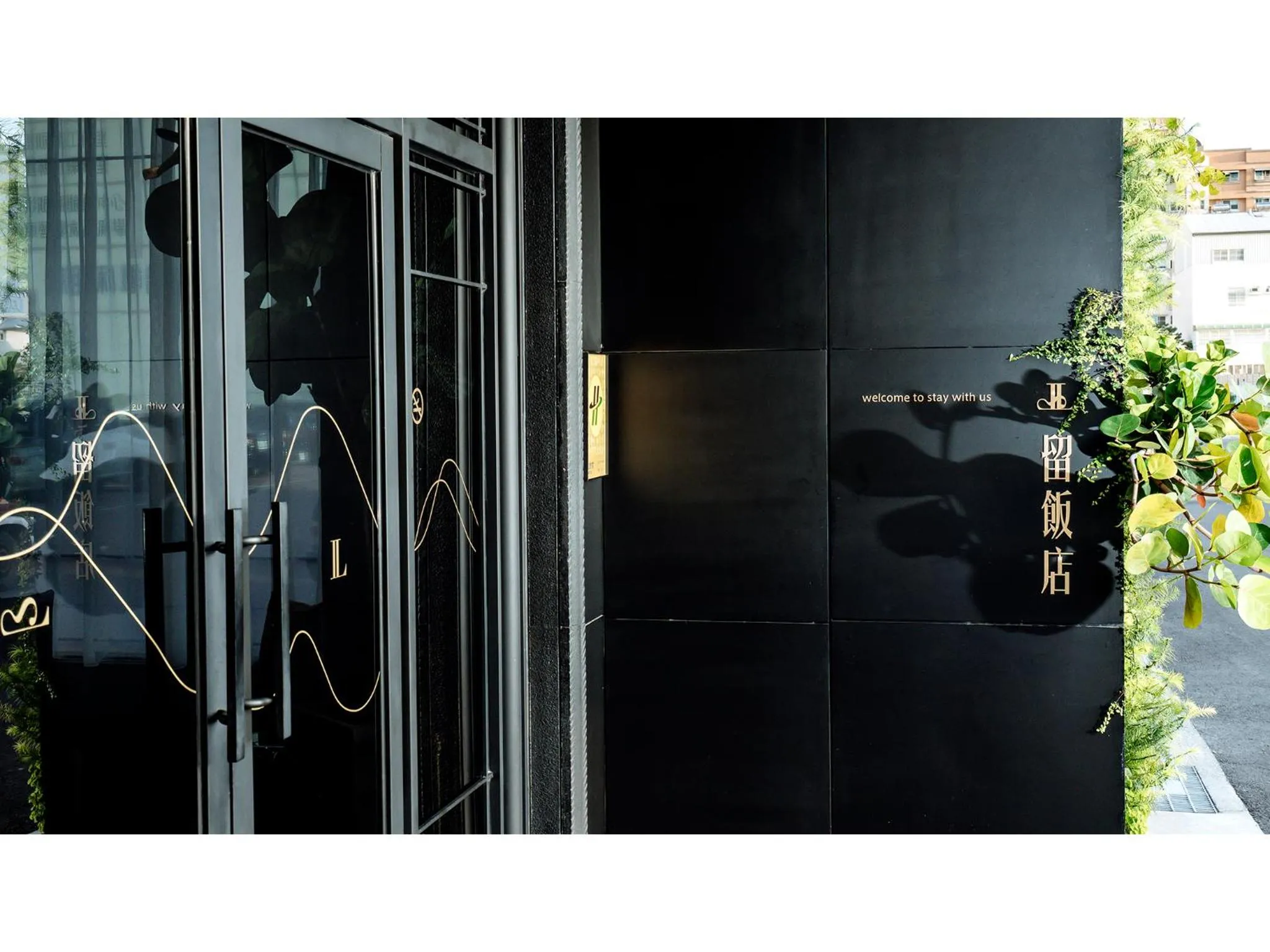 Facade/entrance in Hôtel de Ľeau