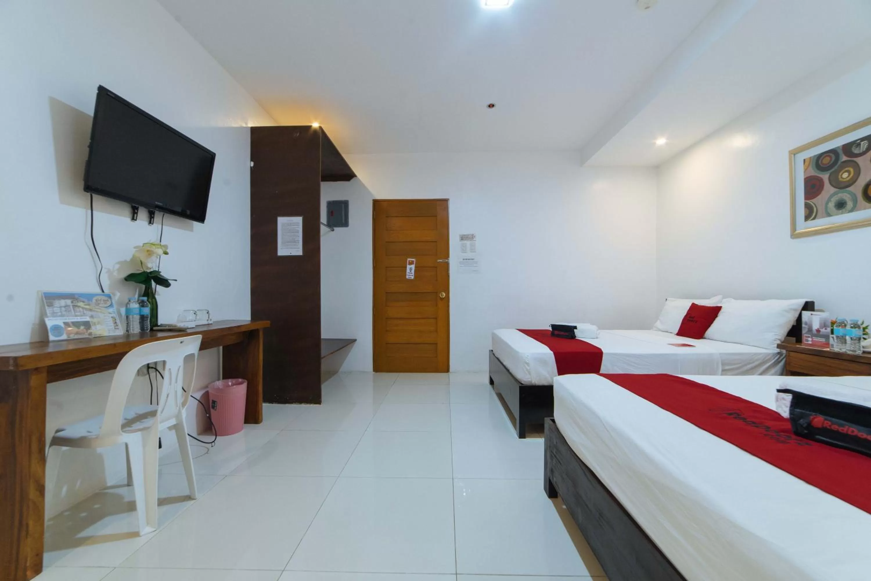 Photo of the whole room, Bed in RedDoorz Plus @ San Roque Roxas City