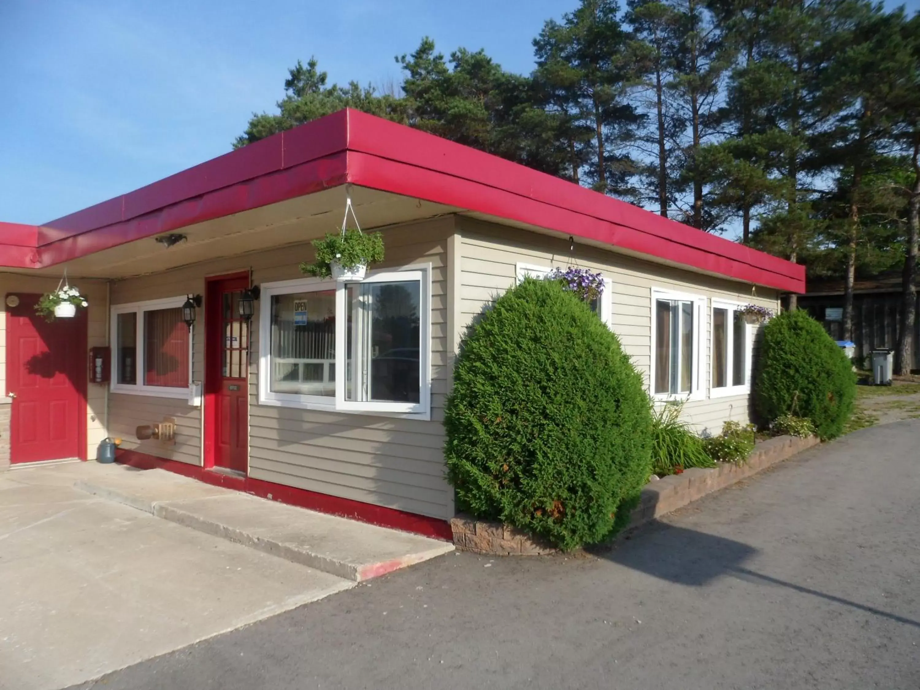 Facade/entrance, Property Building in The Silver Birch Motel