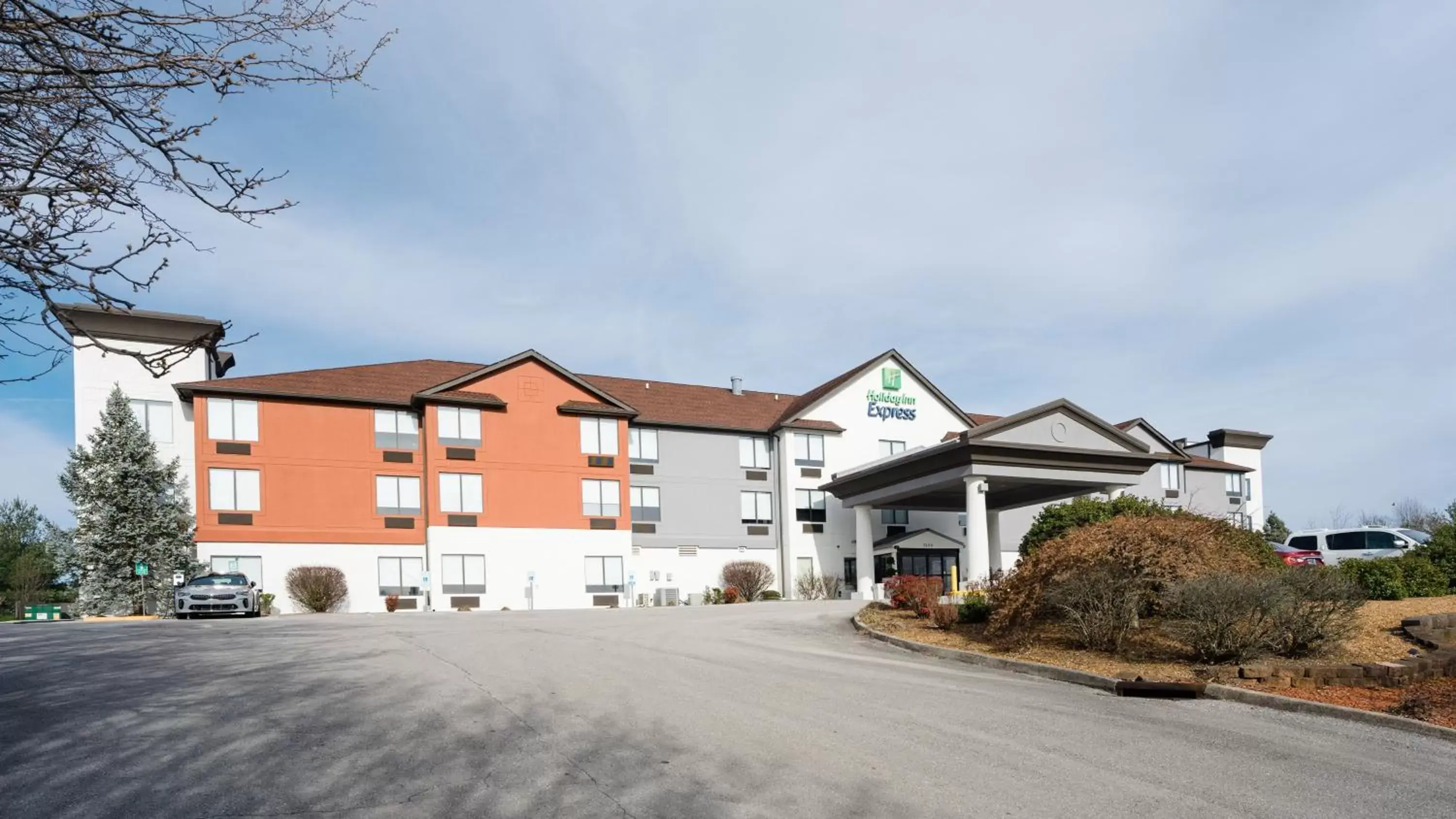 Property Building in Holiday Inn Express Hotel & Suites Knoxville-North-I-75 Exit 112, an IHG Hotel