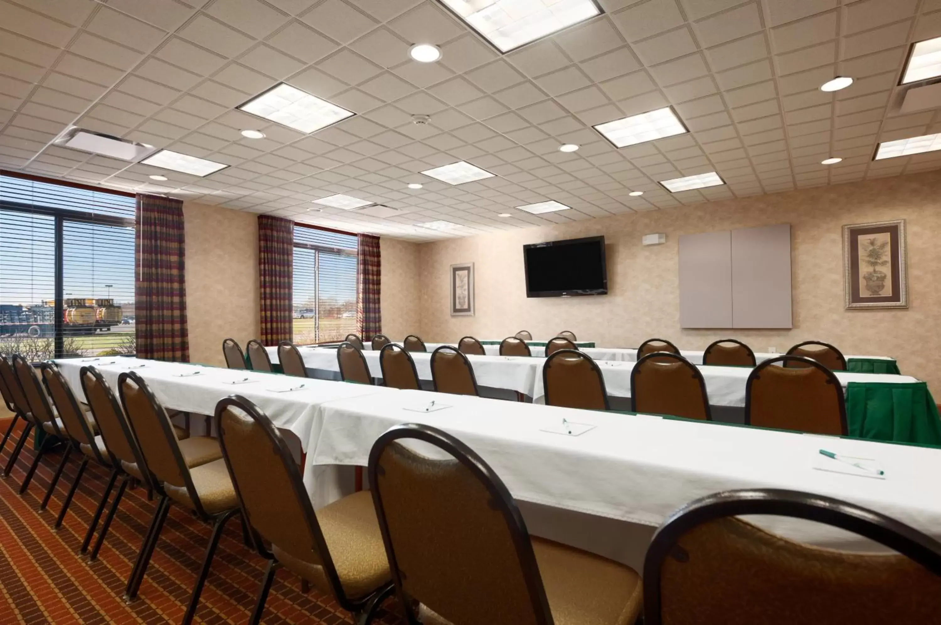 Business facilities in Wingate by Wyndham Parkersburg - Vienna