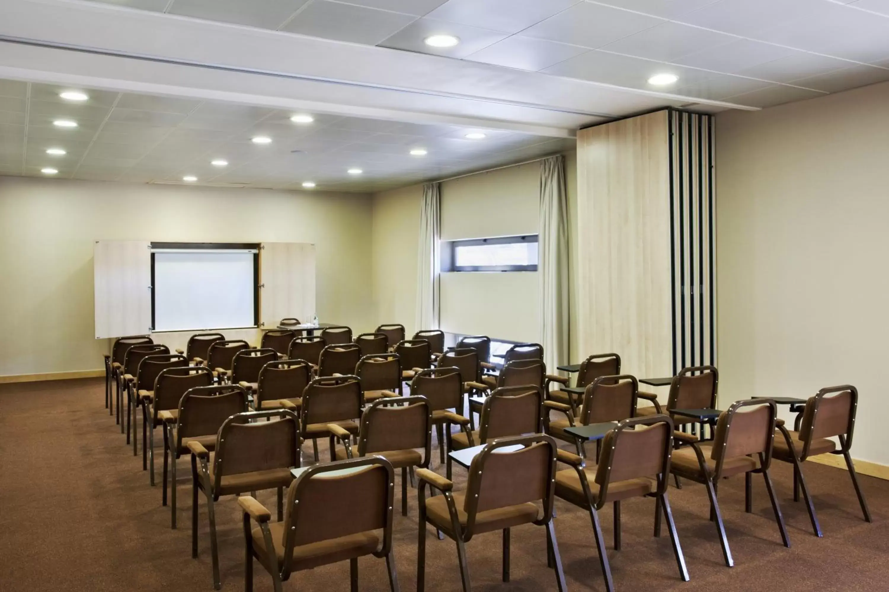 Meeting/conference room in Holiday Inn Express Lisbon-Oeiras, an IHG Hotel