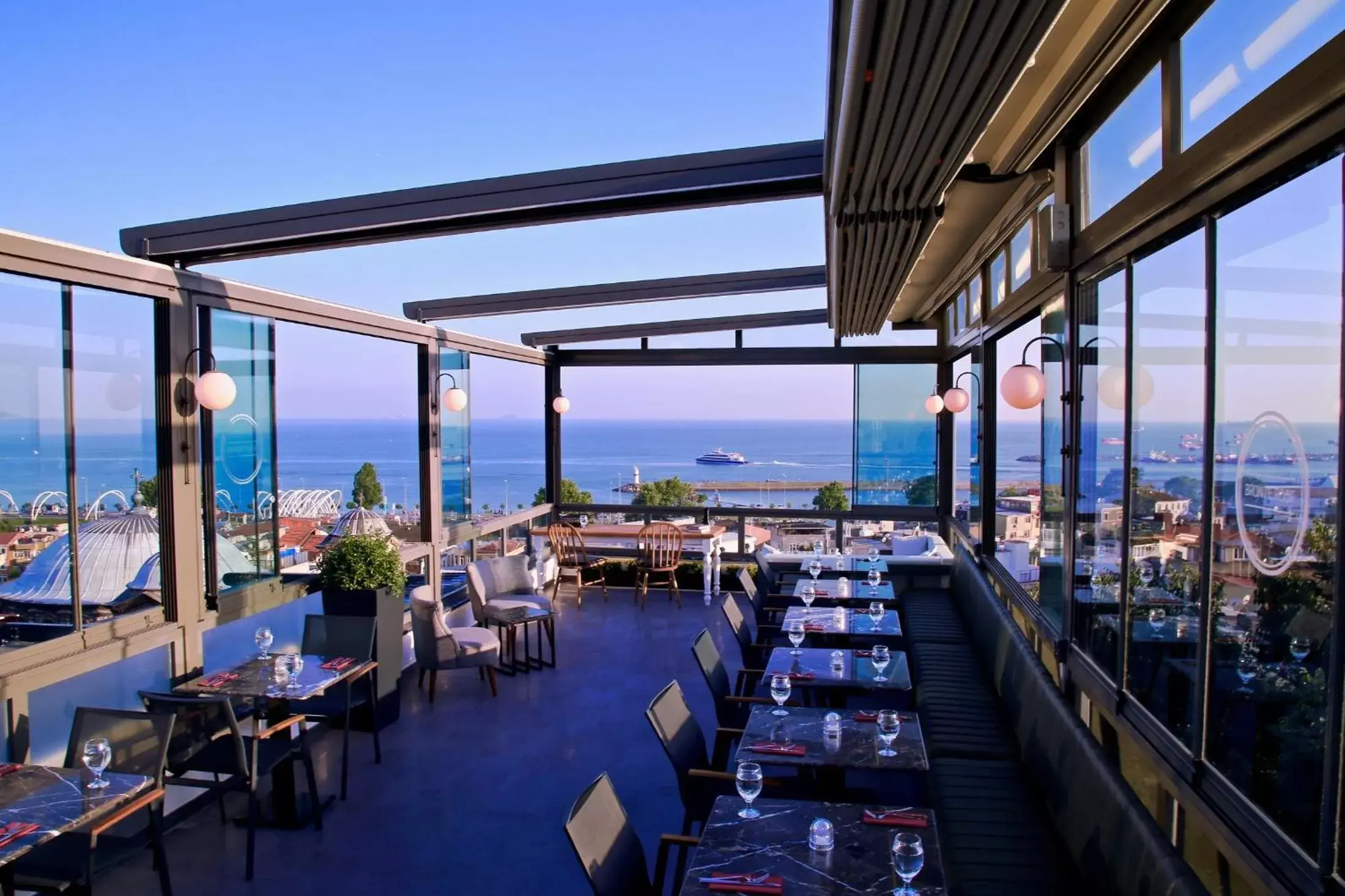 Restaurant/Places to Eat in HOTEL BRONTE