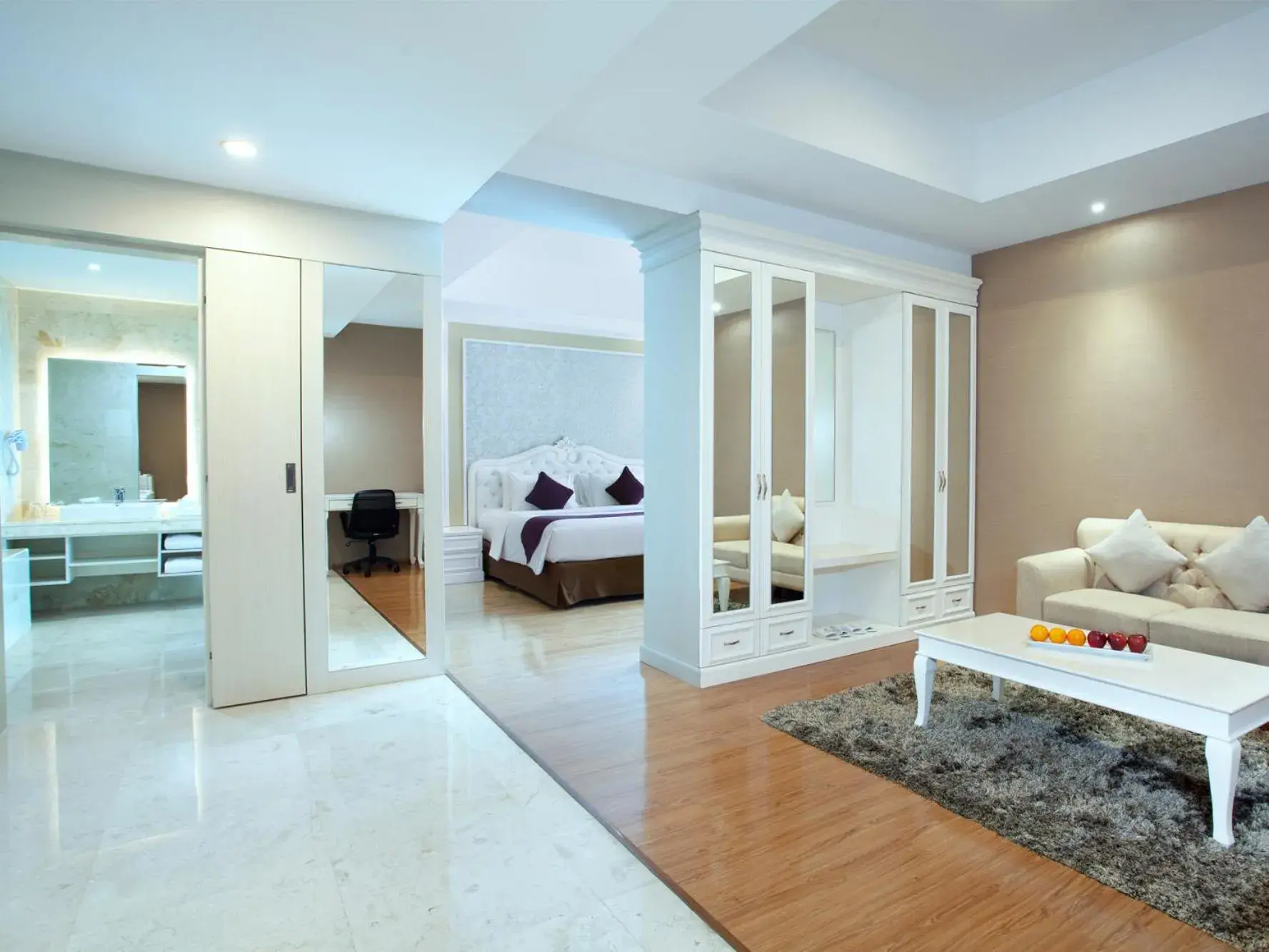 Bedroom, Seating Area in Platinum Hotel & Convention Hall Balikpapan