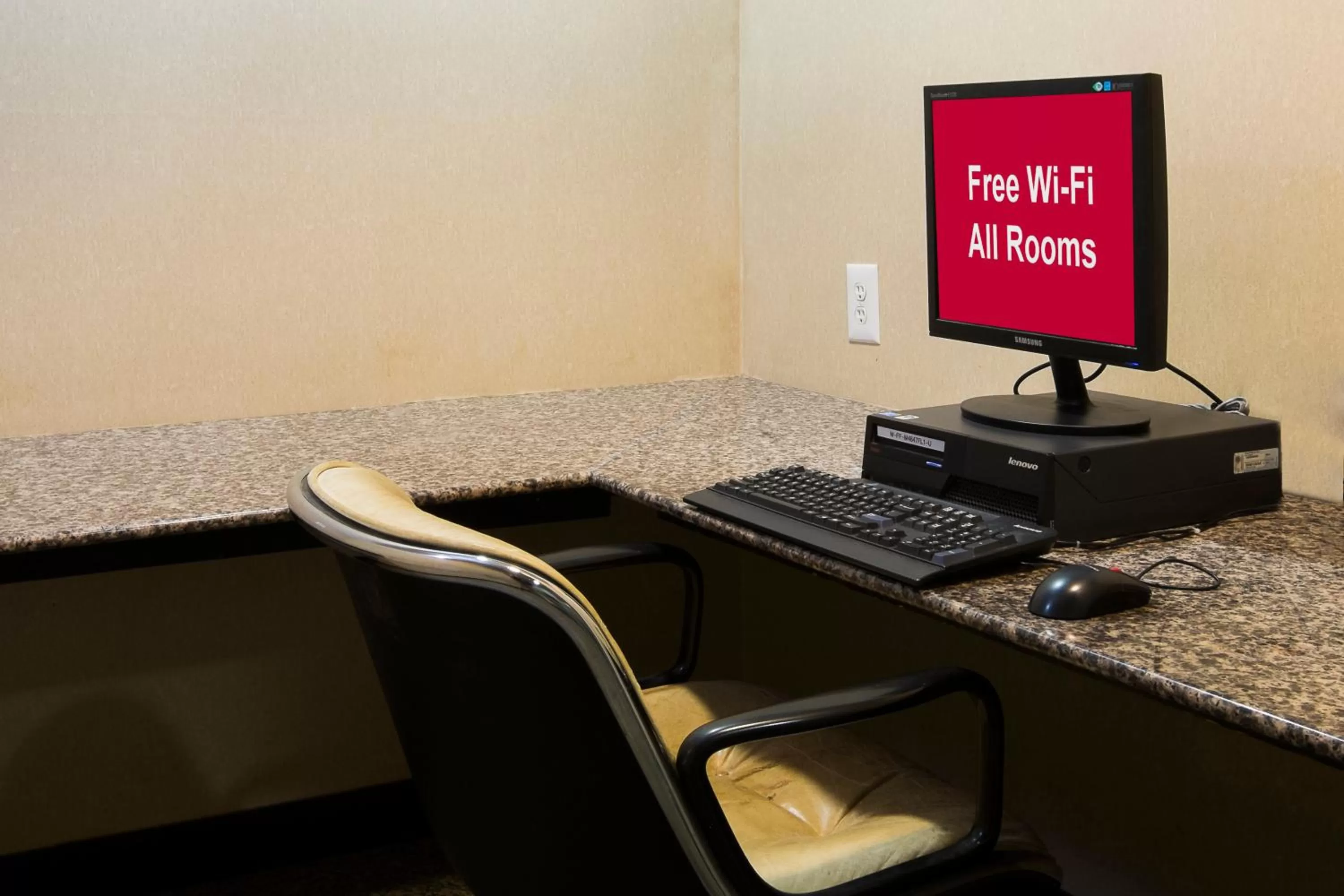 Business facilities in Red Roof Inn & Suites Philadelphia - Bellmawr