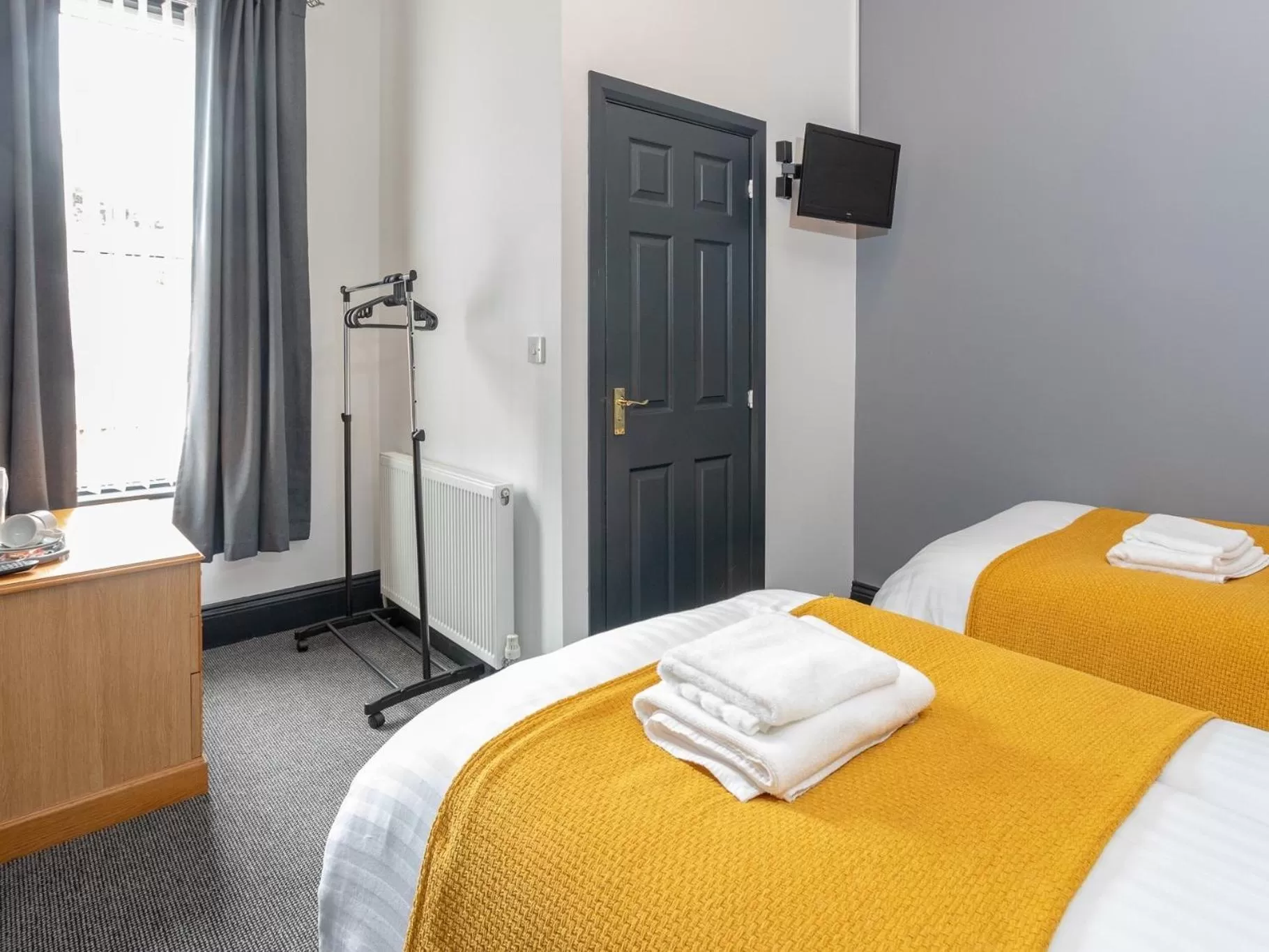 Twin Room with Shower - single occupancy in The Punch Bowl