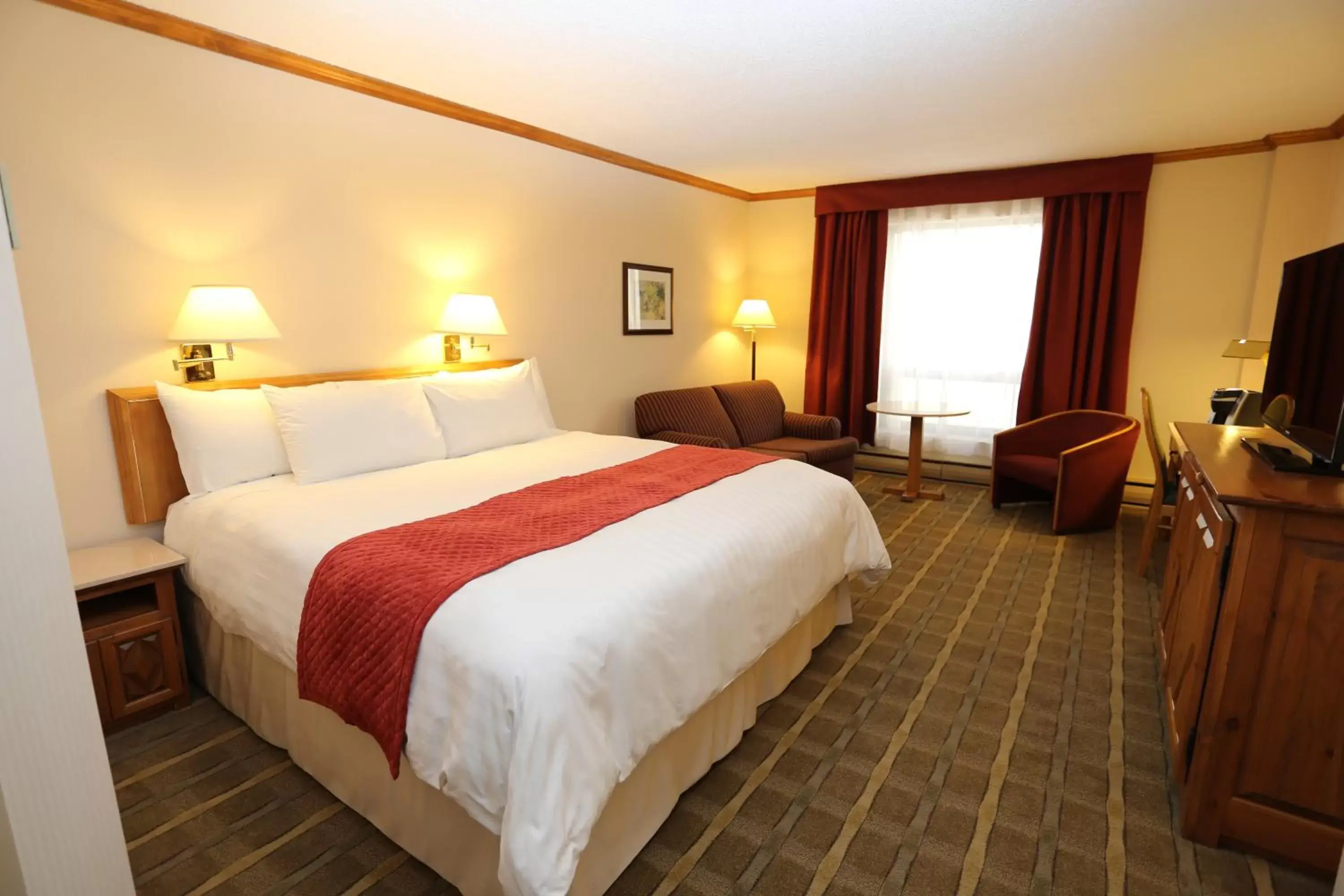 Bedroom, Bed in Hôtels Gouverneur Trois-Rivières